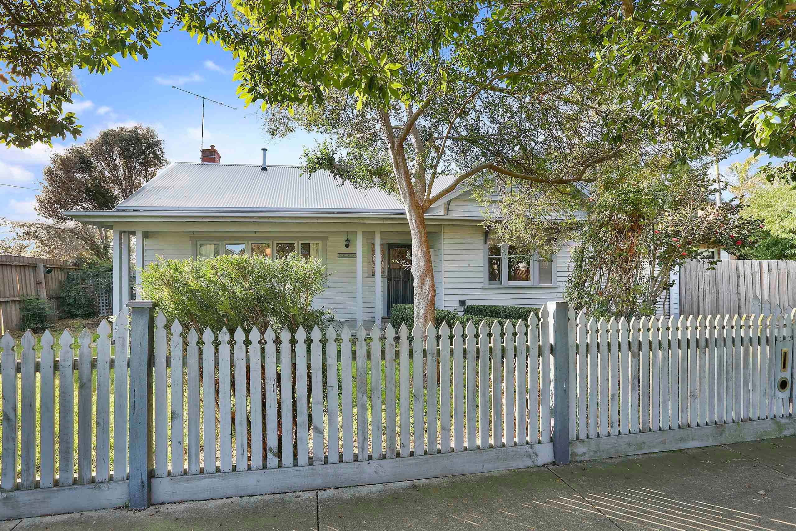 21 Logan Street, Hamlyn Heights VIC 3215, Hamlyn Heights - Image 1