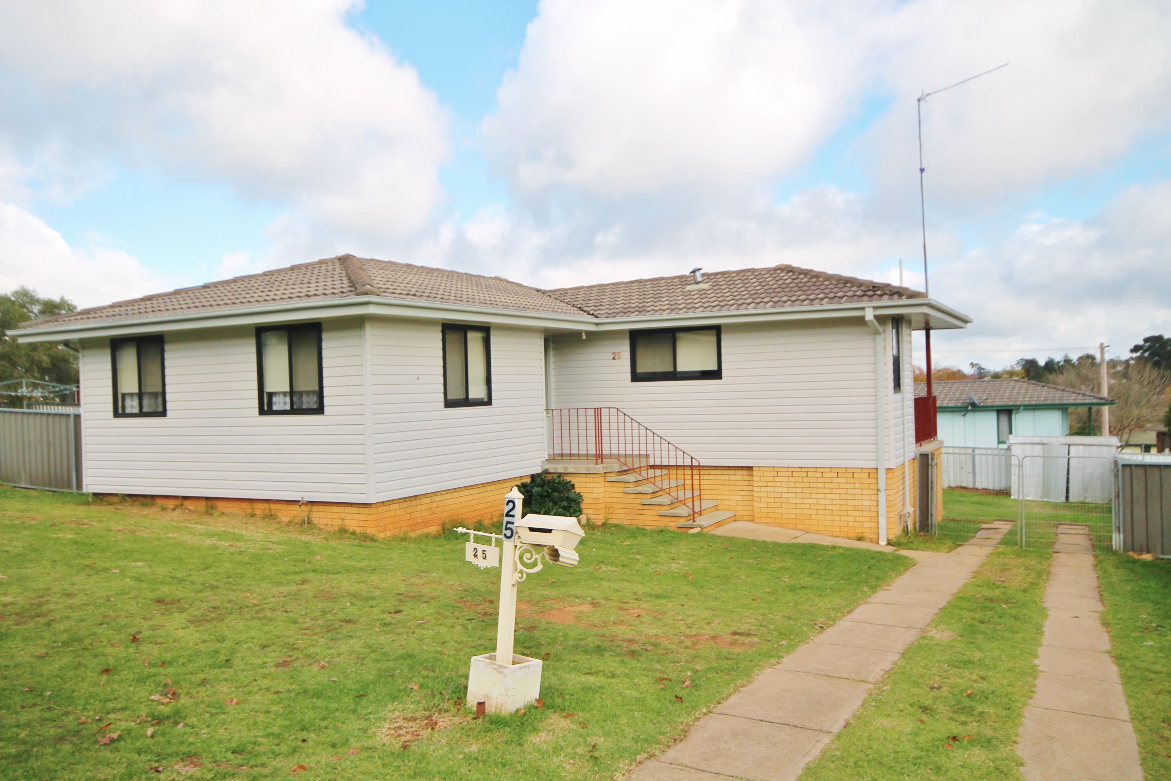 25 Taylor Road, Young - Image 1