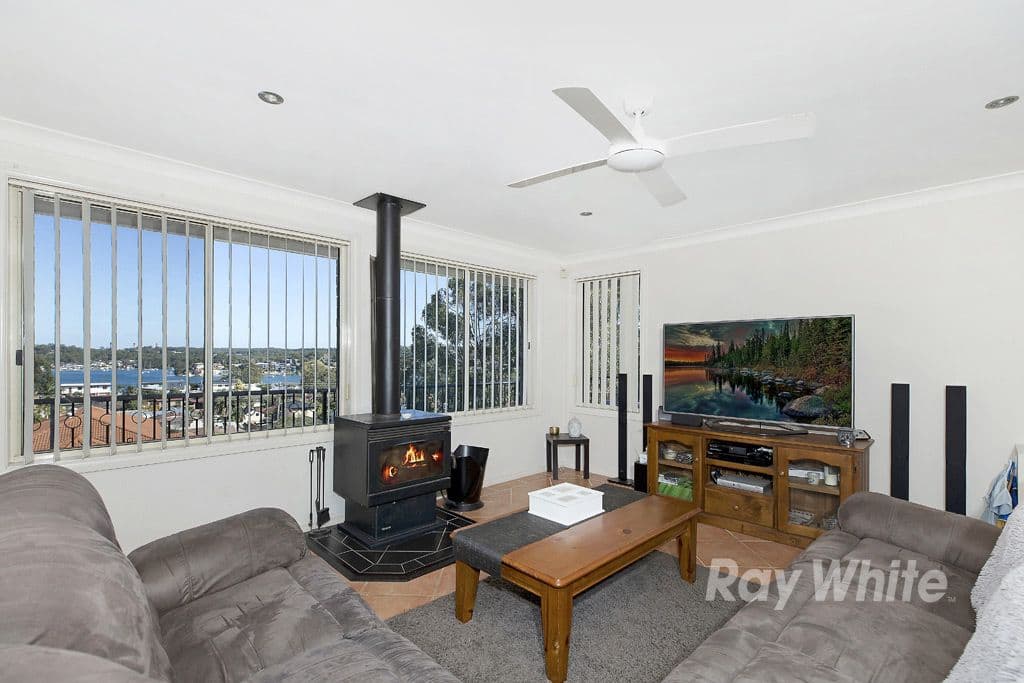 28 Sunlight Parade, Fishing Point - Image 1