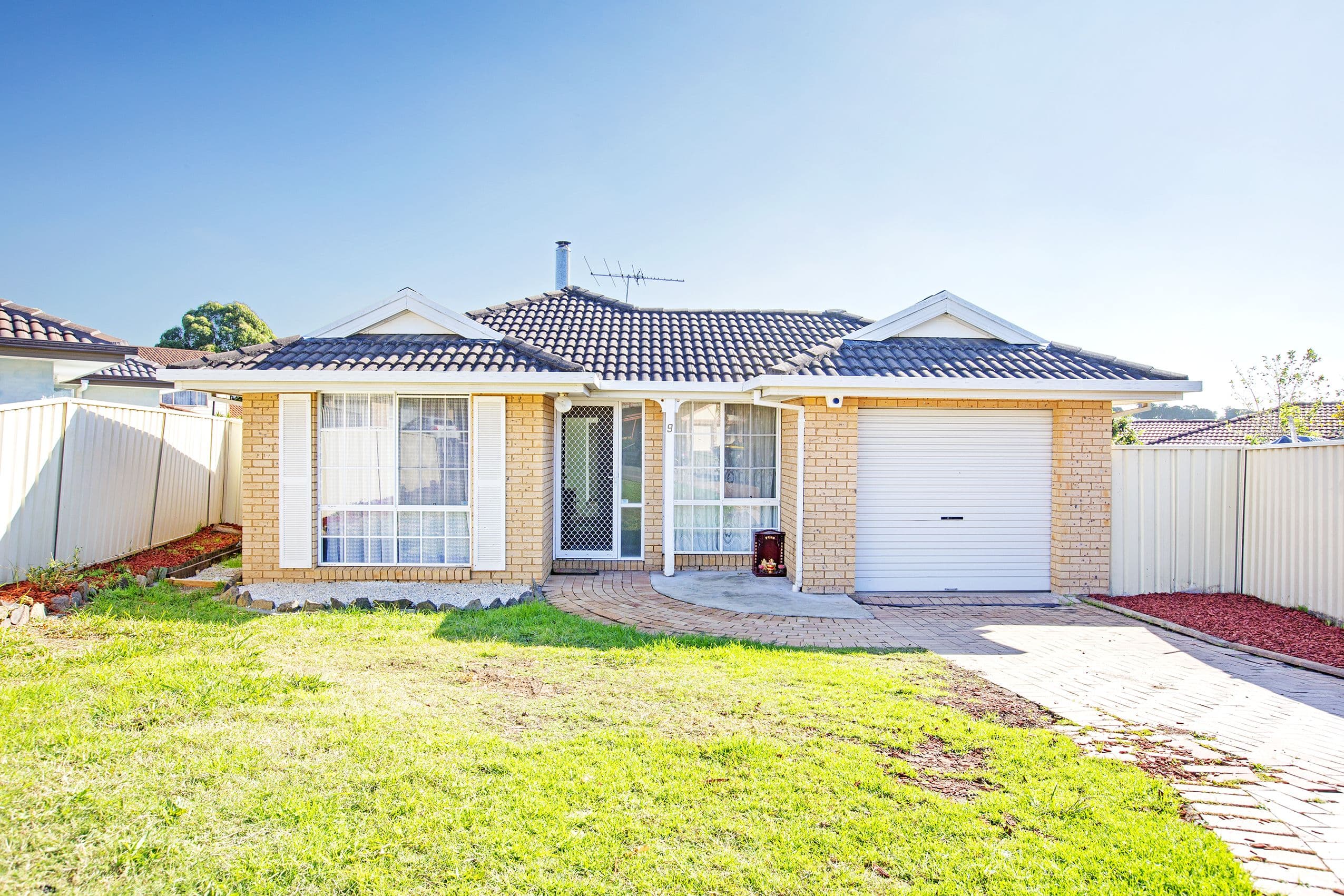 9 Dorado Place, Hinchinbrook - Image 1