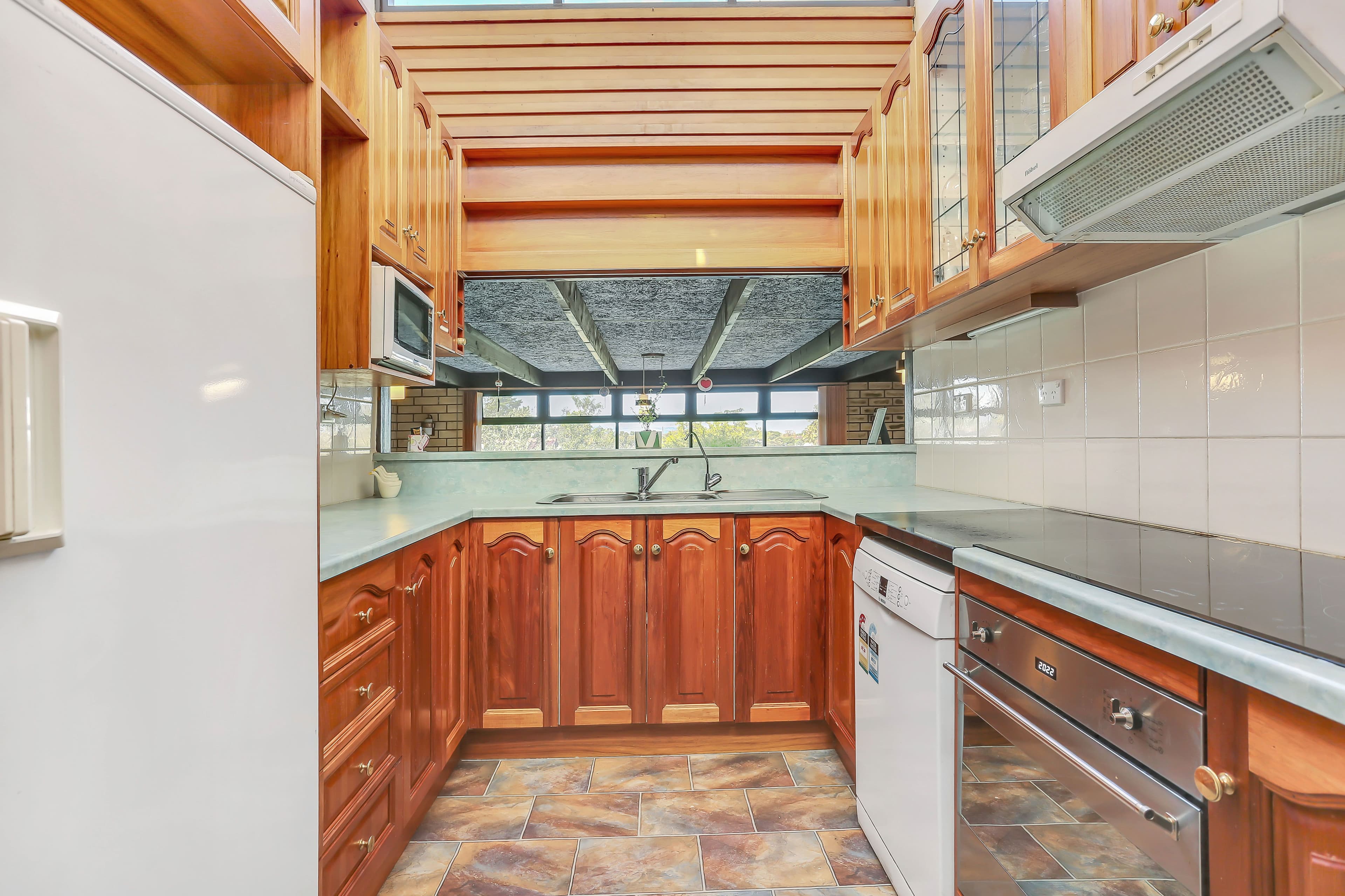 73 Eyre Crescent, Valley View SA 5093, Valley View - Thumbnail 5