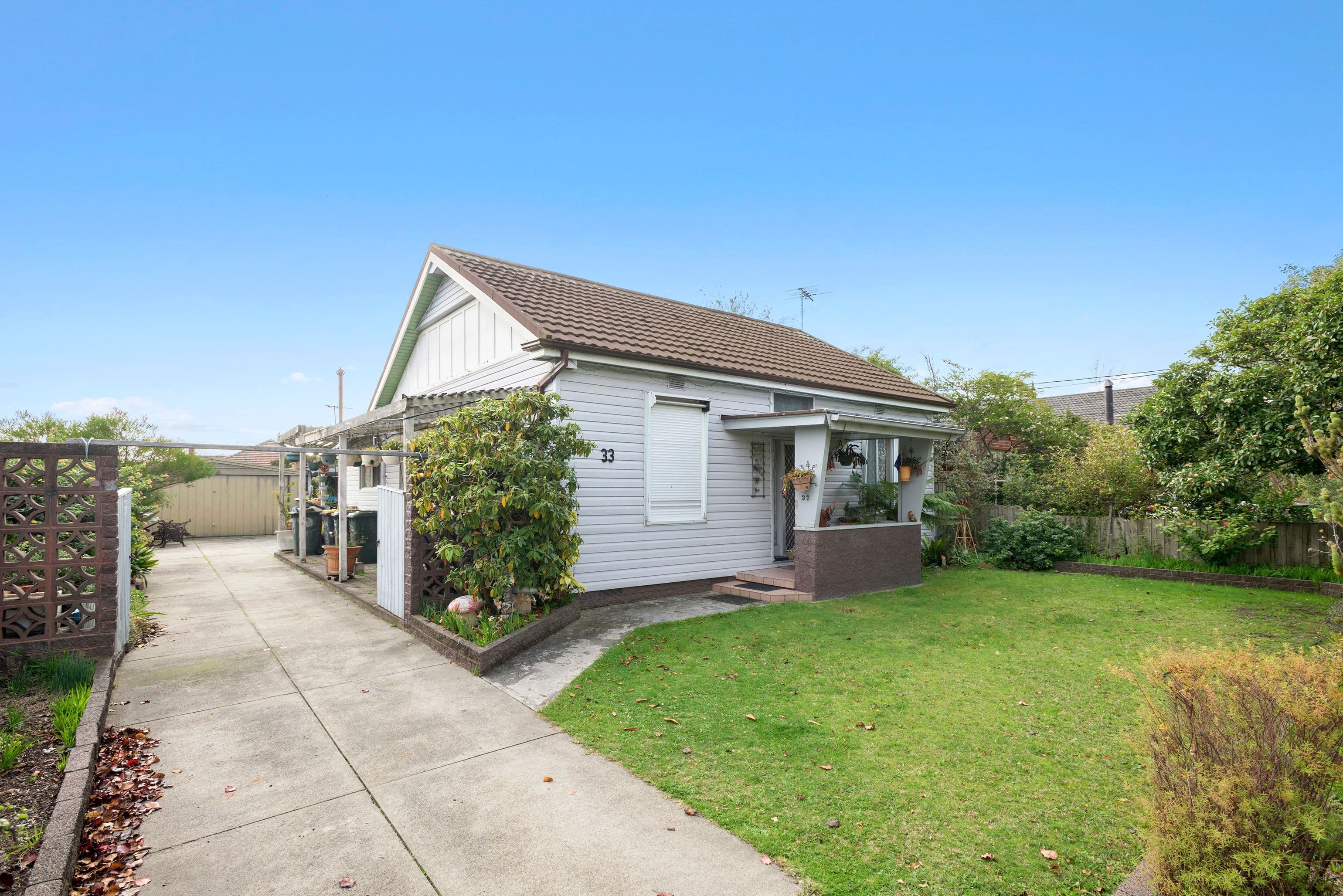 33 Eleebana Avenue, Hughesdale VIC 3166, Hughesdale - Image 1