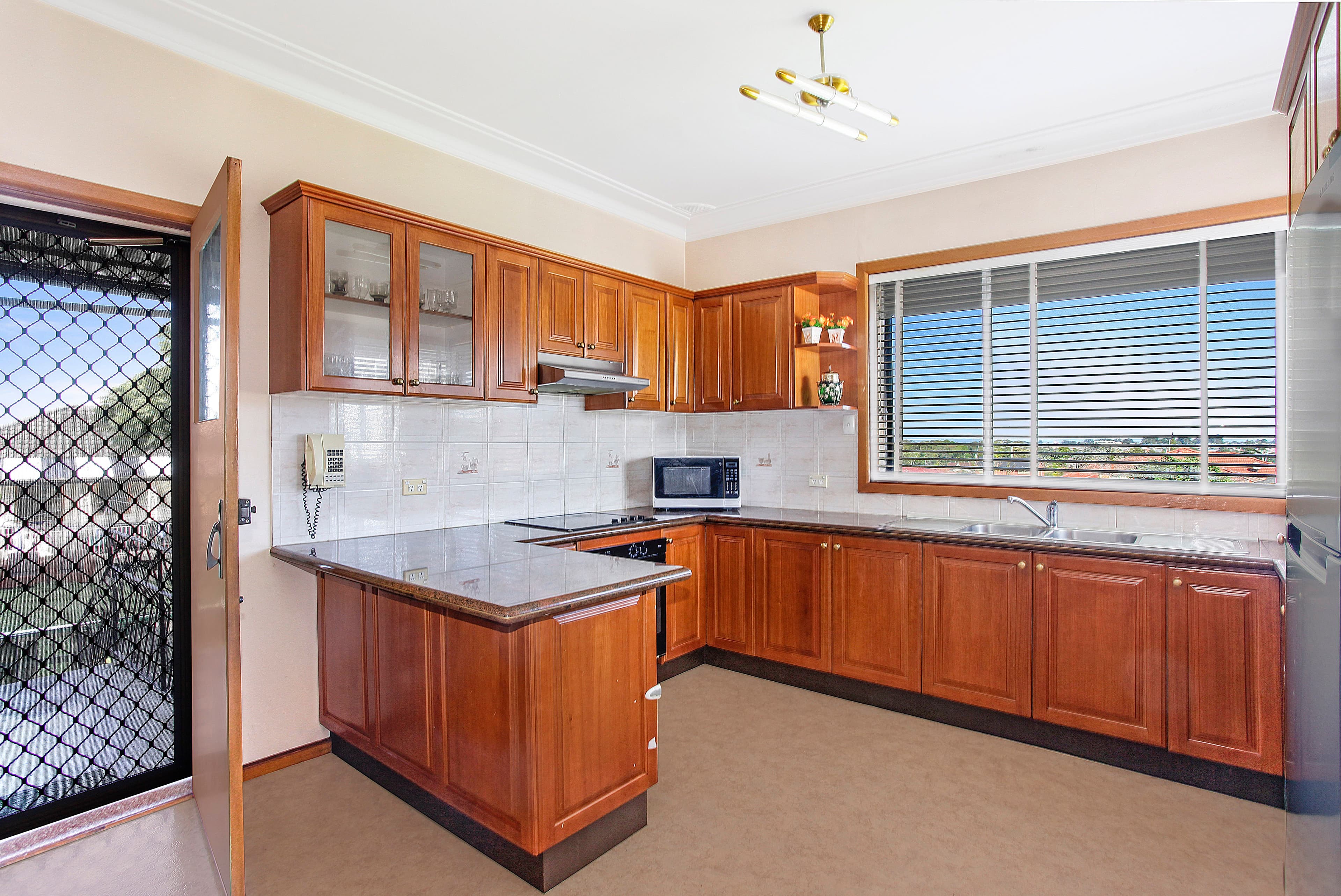 8 Palmerston Road, Fairfield West - Thumbnail 2