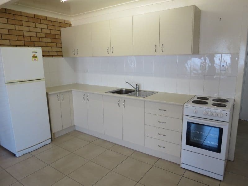 38 Baker Street, Emerald QLD 4720, Emerald - Thumbnail 3