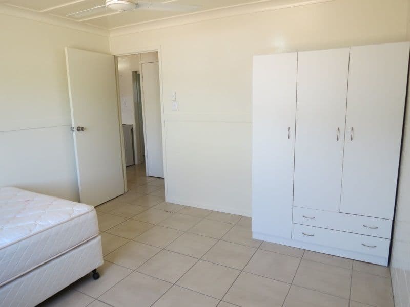 38 Baker Street, Emerald QLD 4720, Emerald - Thumbnail 5