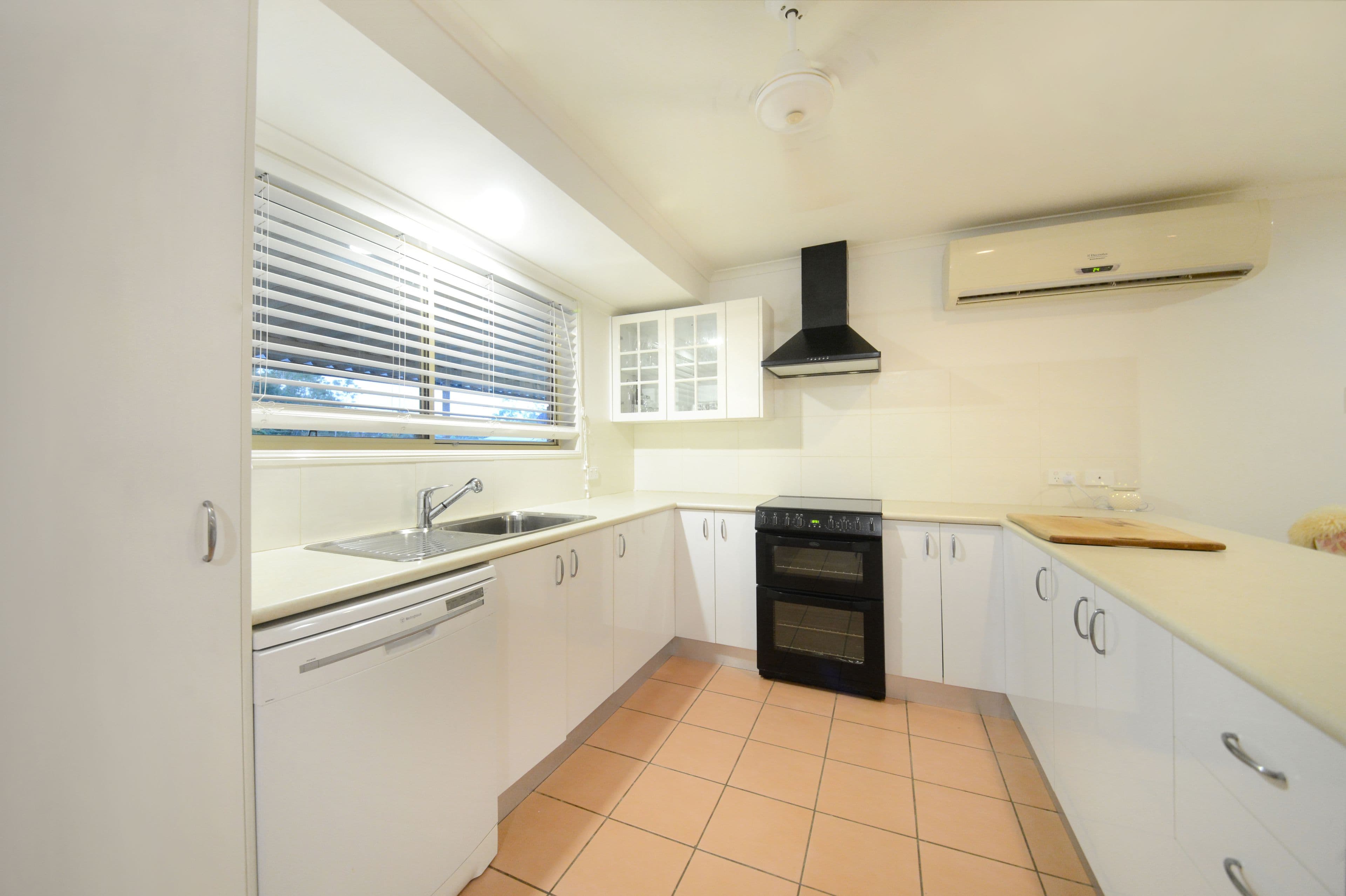 12 Hazelwood Crescent, Cannonvale QLD 4802, Cannonvale - Thumbnail 7