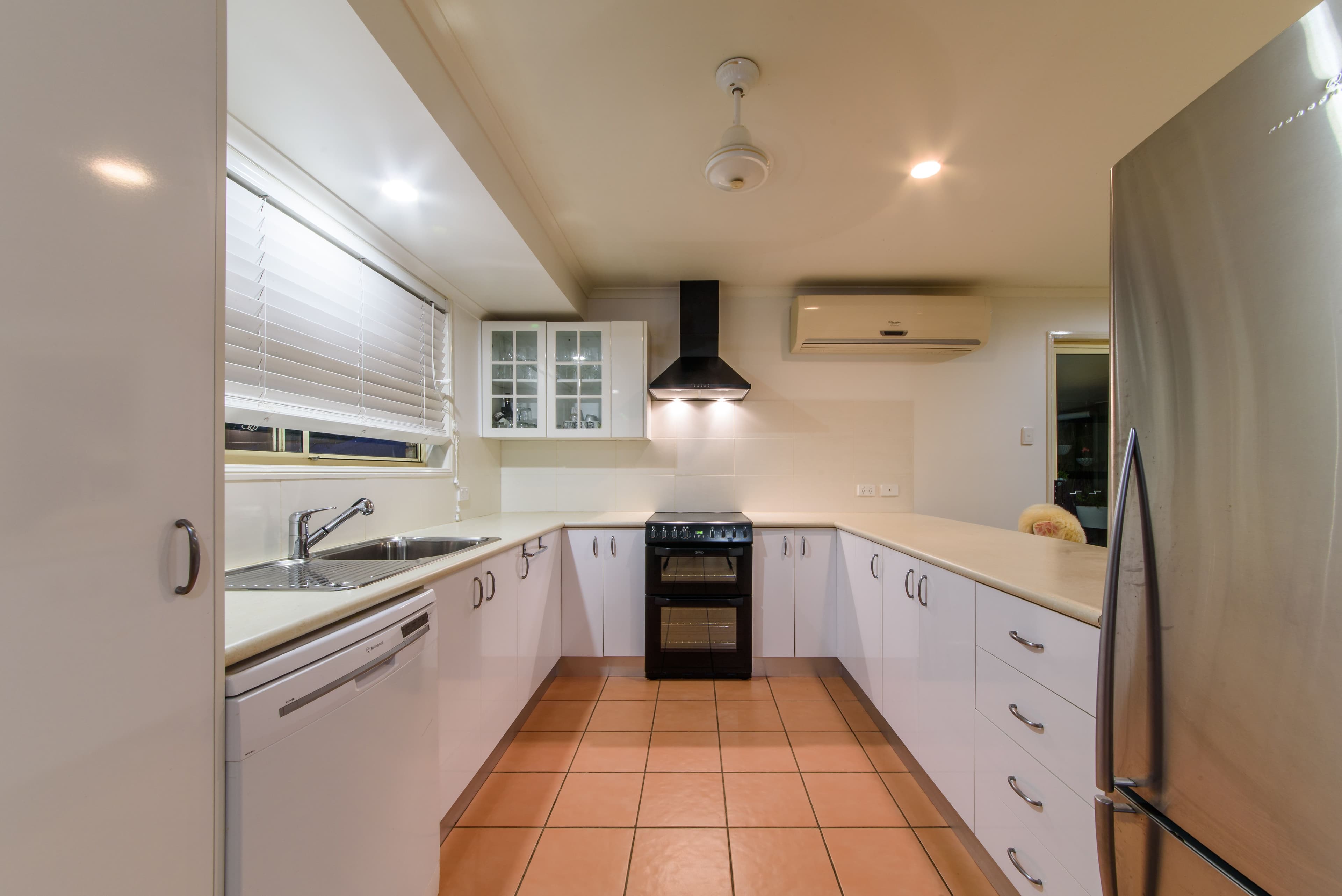 12 Hazelwood Crescent, Cannonvale QLD 4802, Cannonvale - Thumbnail 3