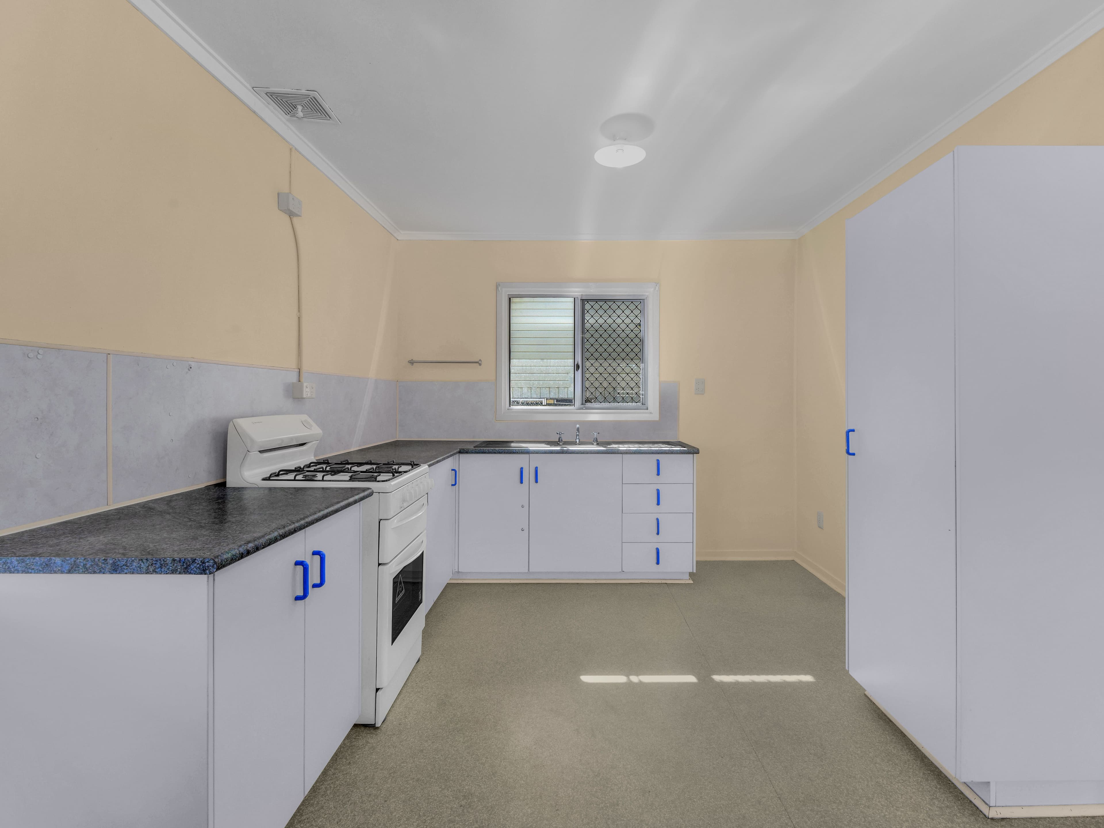 31 Rutherford Street, Stafford Heights QLD 4053, Stafford Heights - Thumbnail 4
