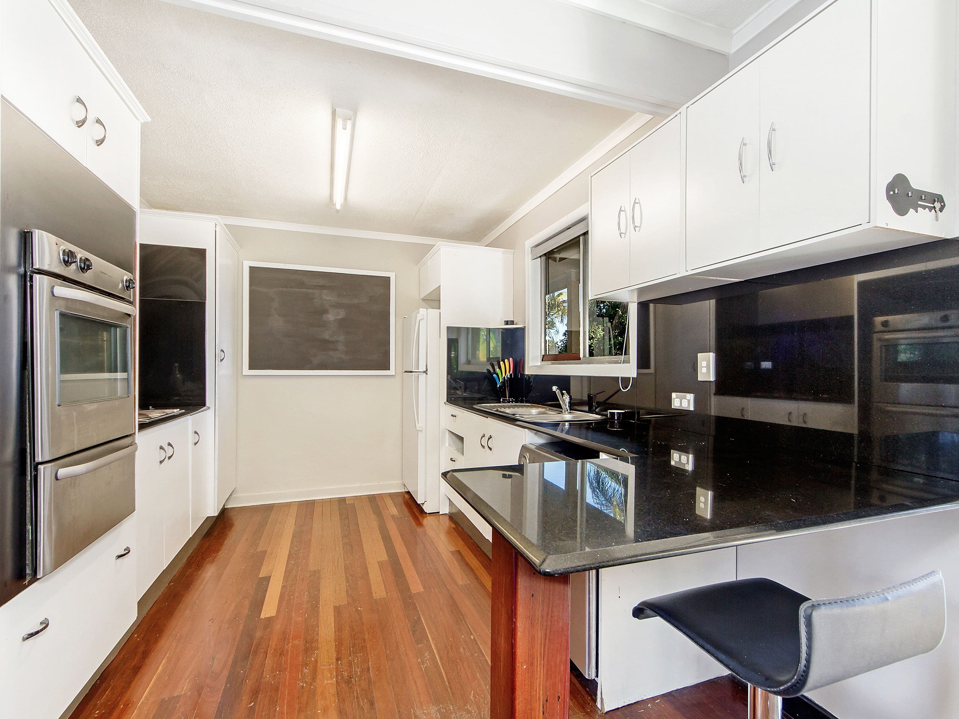 11 Ridgeway Avenue, Southport QLD 4215, Southport - Thumbnail 5