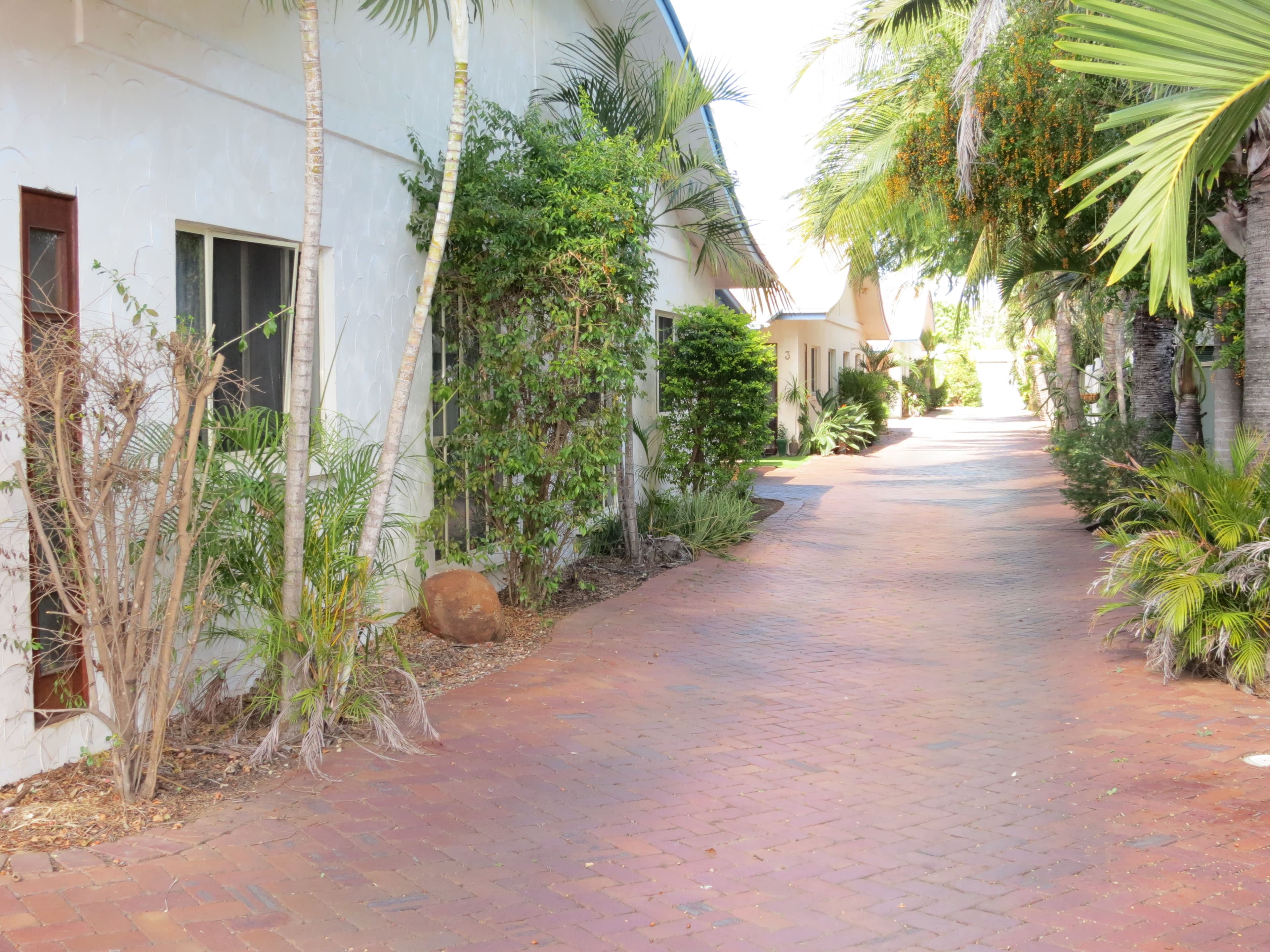 9 Aid Street, Emerald QLD 4720, Emerald - Thumbnail 2
