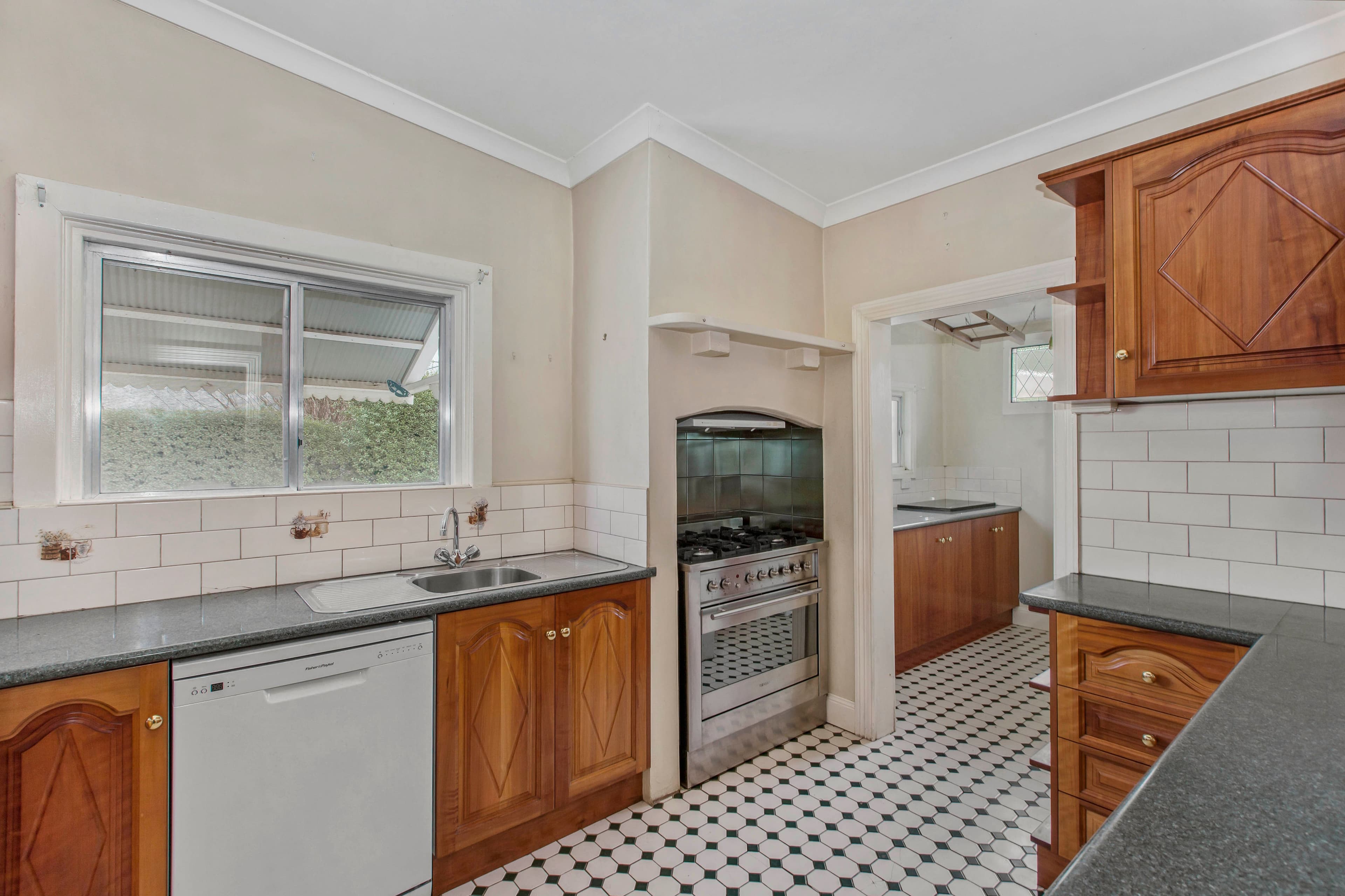 18 Butler Street, Seymour VIC 3660, Seymour - Thumbnail 4