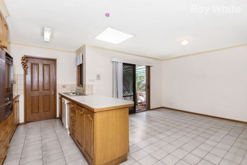 5 Denver Court, Hampton Park VIC 3976, Hampton Park - Thumbnail 2