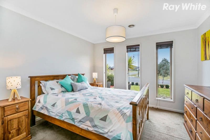 110 Sandalwood Drive, Pakenham VIC 3810, Pakenham - Thumbnail 2