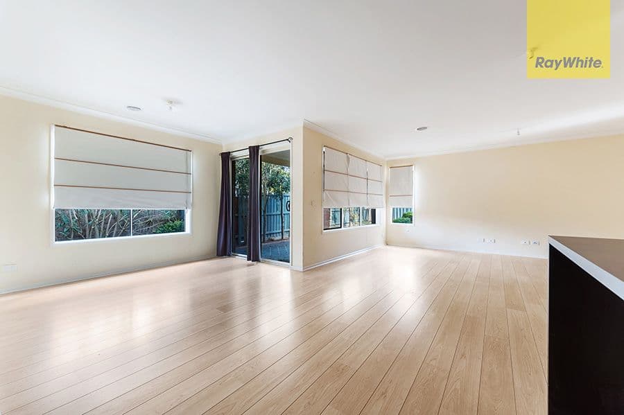 8 Coburn Way, Caroline Springs VIC 3023, Caroline Springs - Thumbnail 3