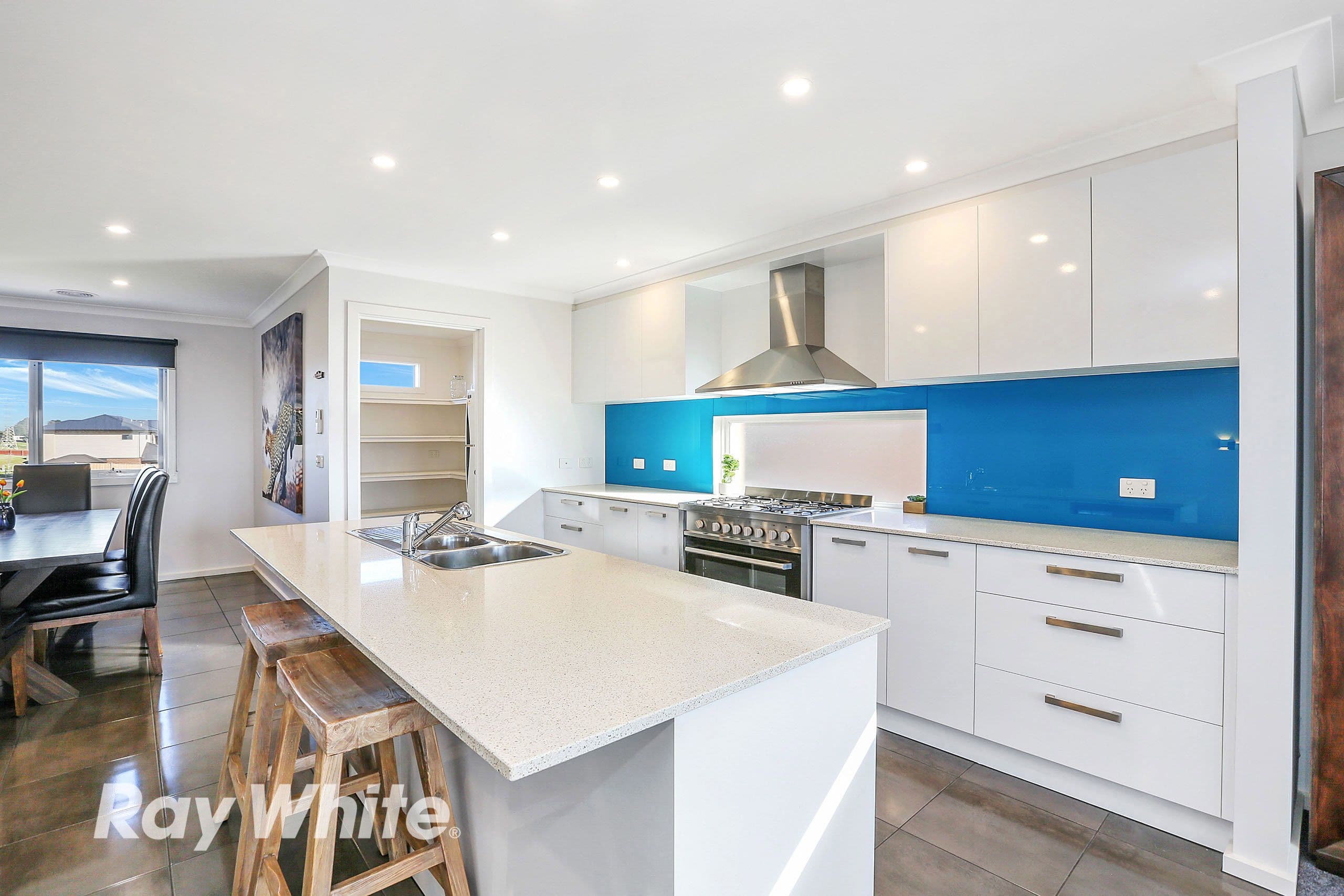 7 Meltham Avenue, Highton VIC 3216, Highton - Thumbnail 2