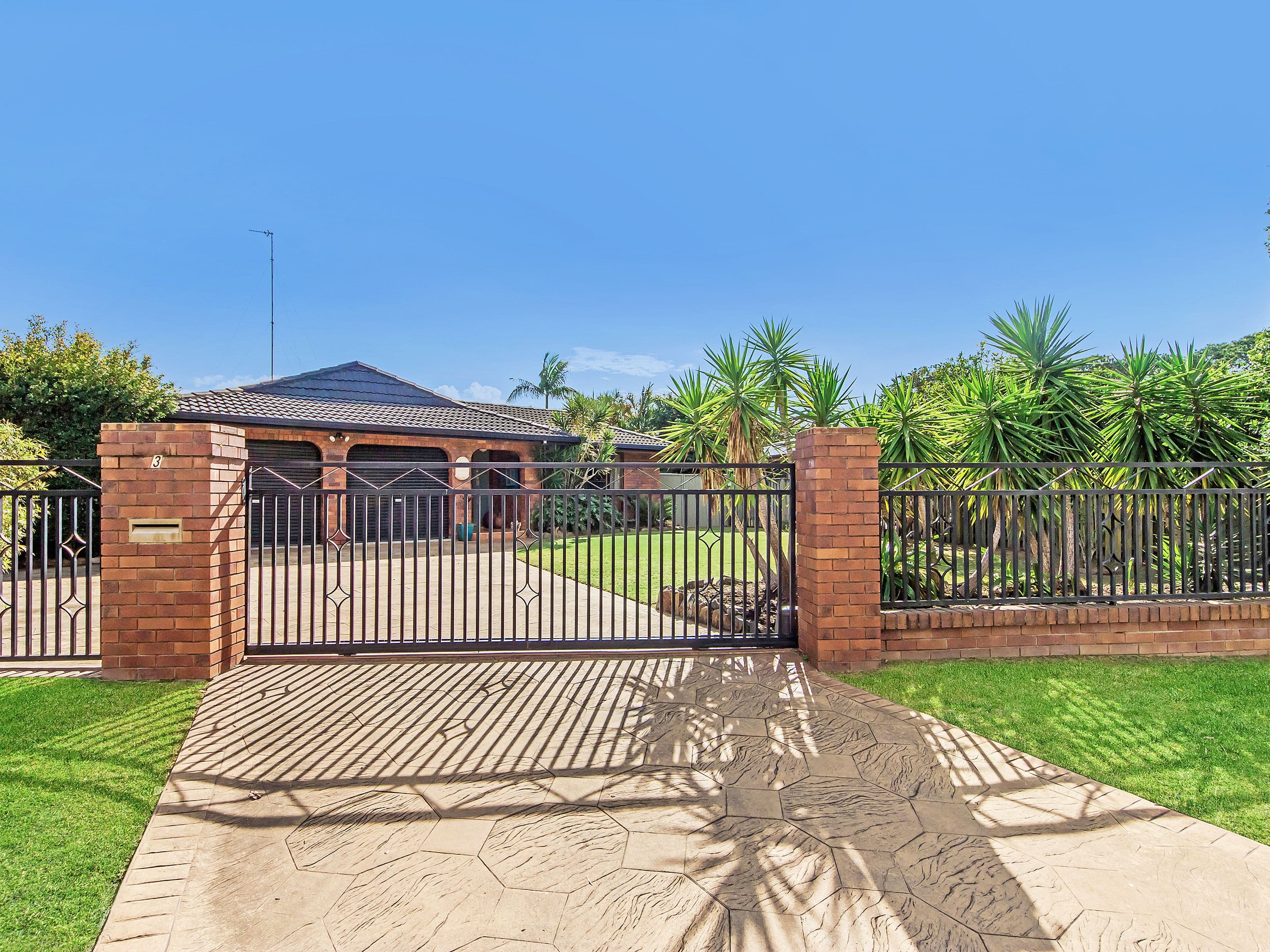 3 Nalya Court, Mermaid Waters QLD 4218, Mermaid Waters - Thumbnail 2