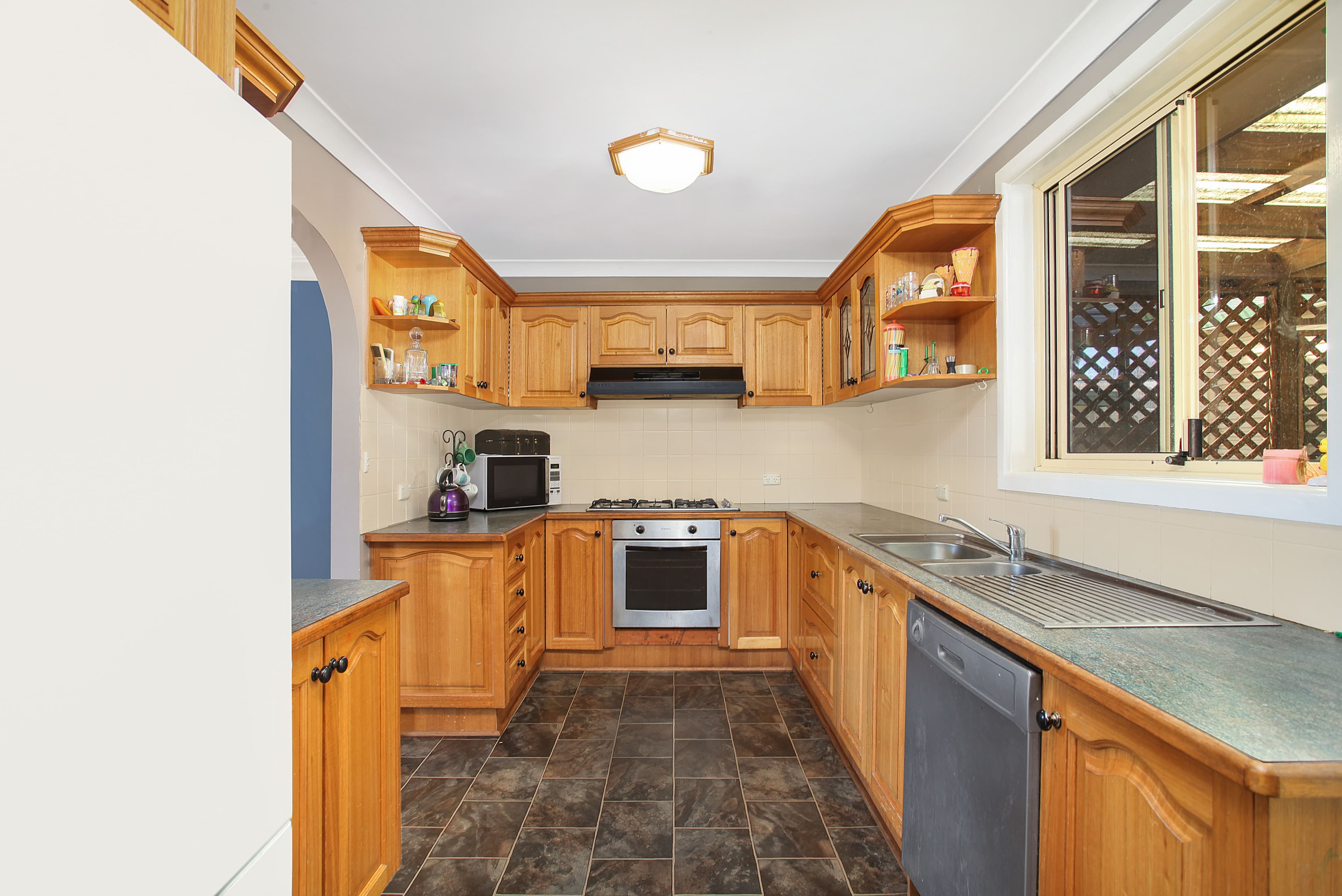 11 Chapman Avenue, Mount Warrigal - Thumbnail 2