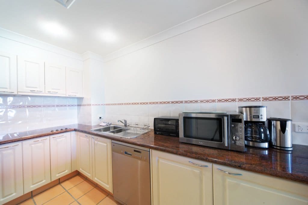 8339 Magnolia Drive East, Hope Island QLD 4212, Hope Island - Thumbnail 6