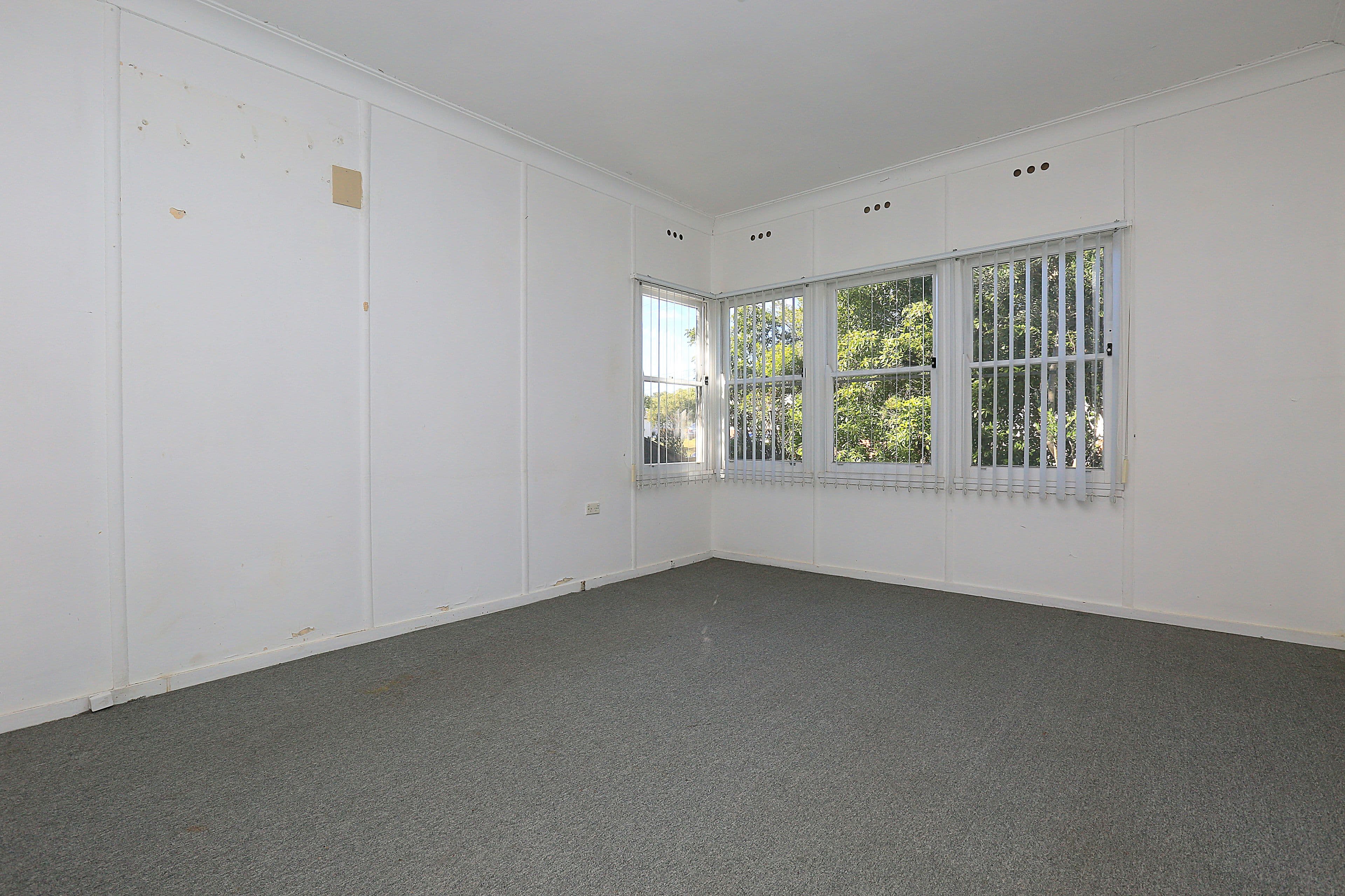 21 Cutcliffe Avenue, Regents Park - Thumbnail 4