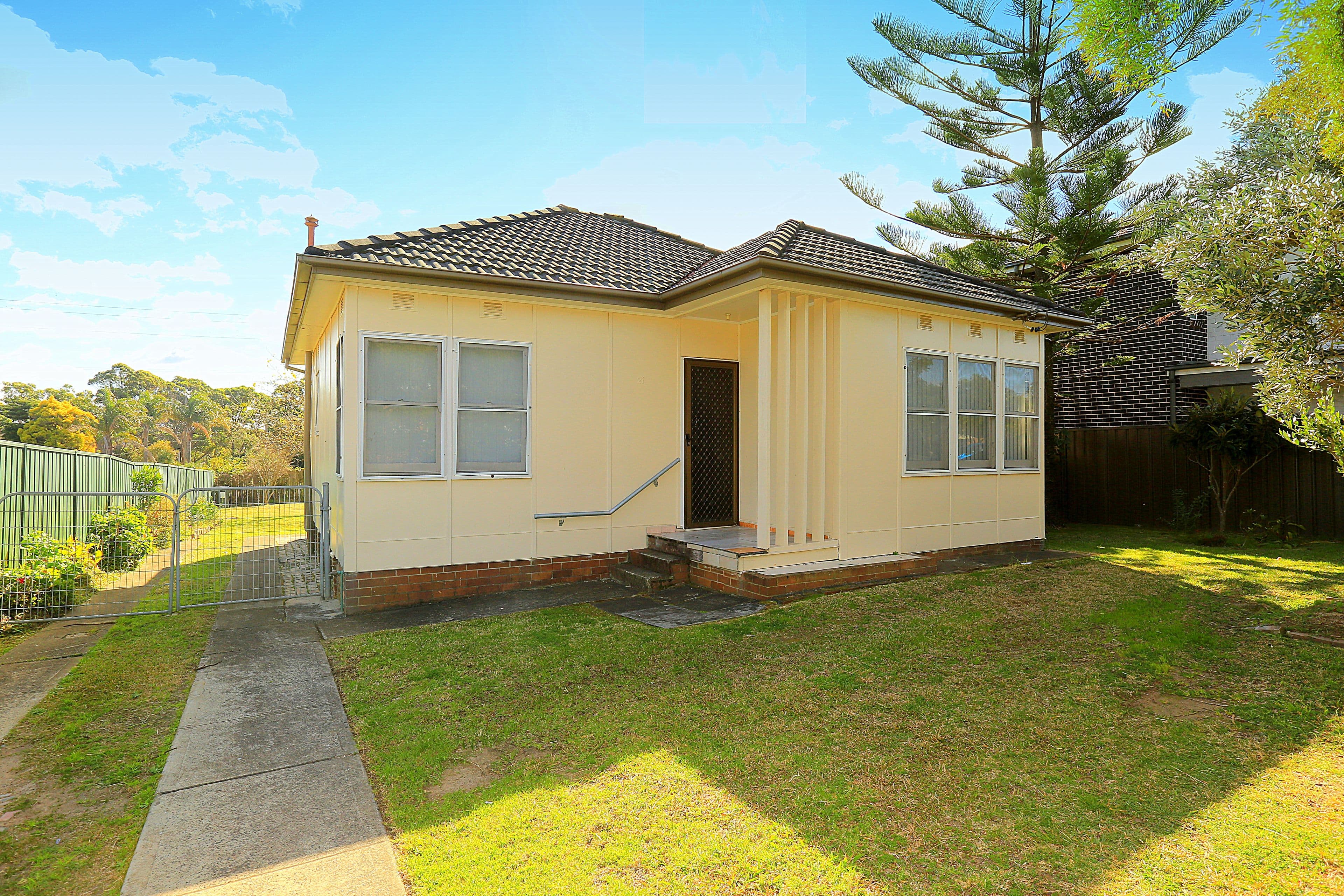 21 Cutcliffe Avenue, Regents Park - Image 1