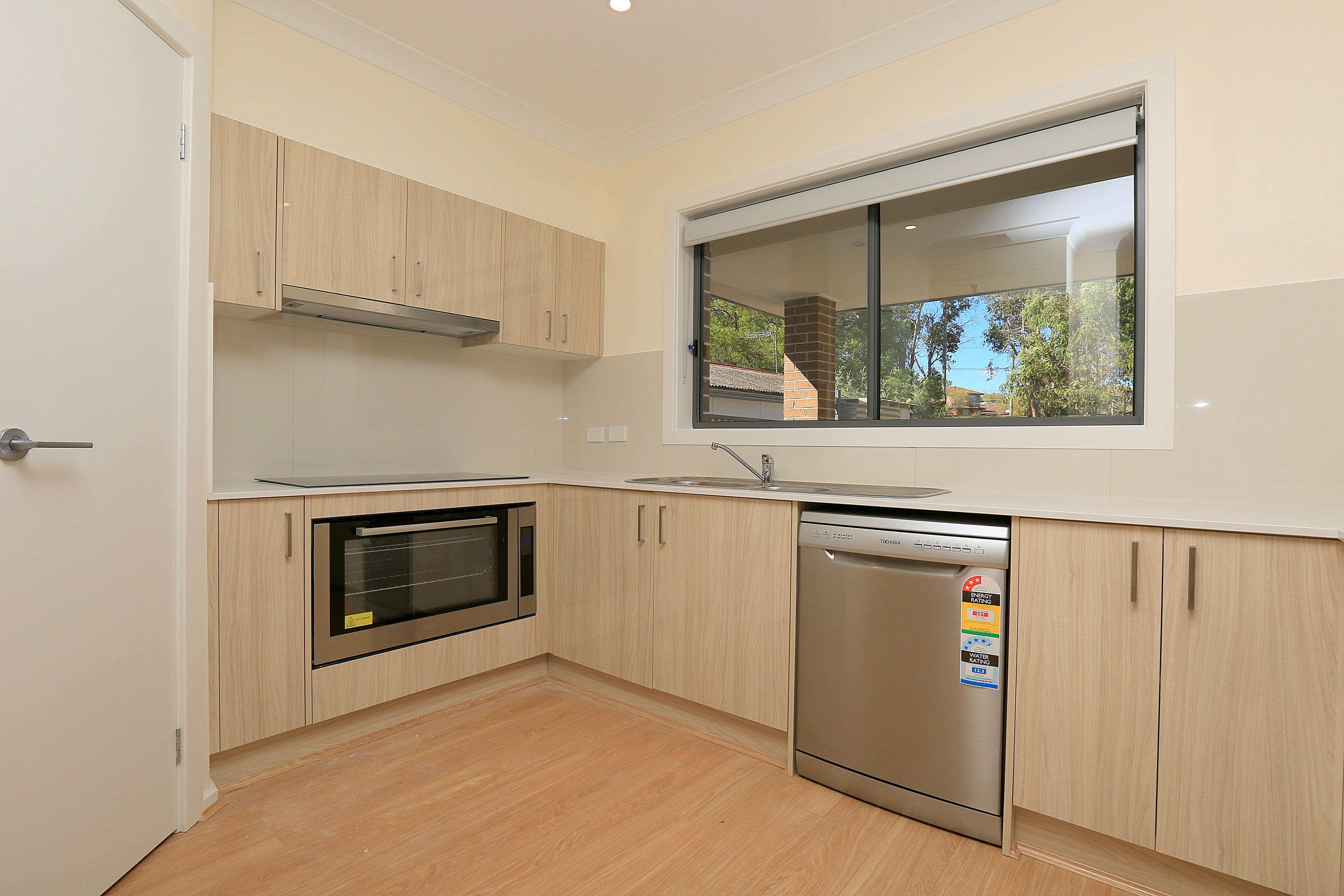 50 Jacaranda Drive, Georges Hall - Thumbnail 3