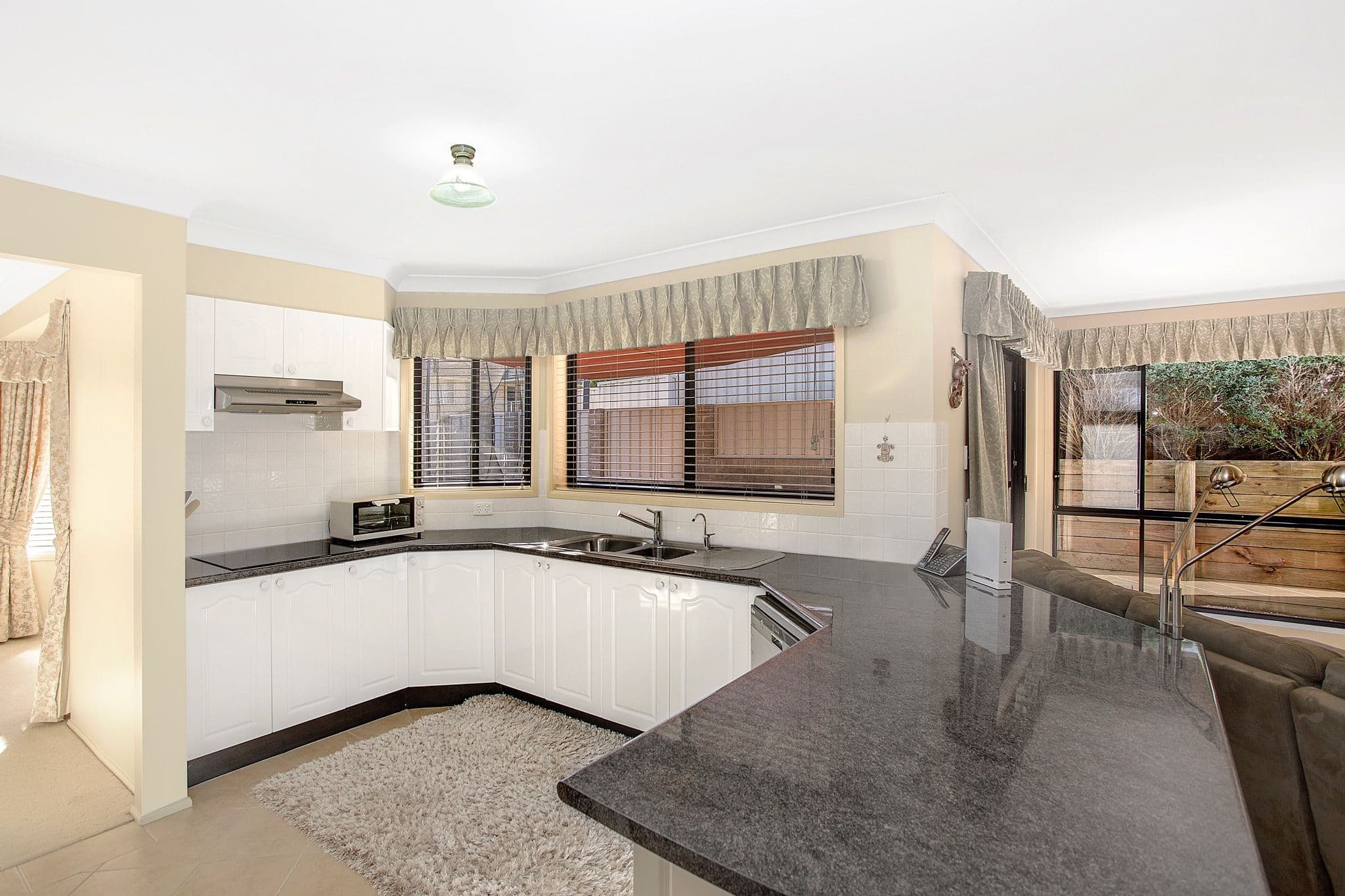 3 Bellbower Close, Green Point - Thumbnail 2