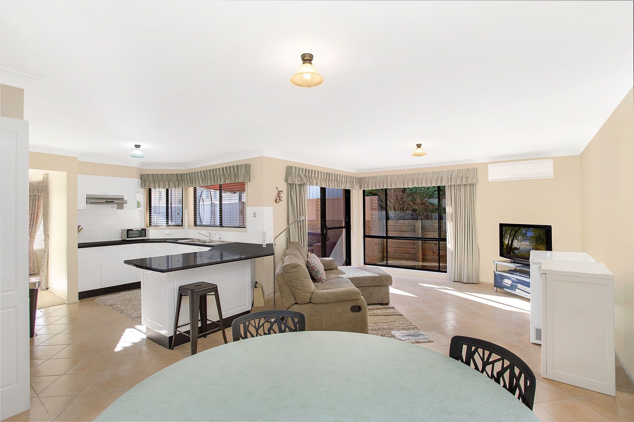 3 Bellbower Close, Green Point - Thumbnail 4