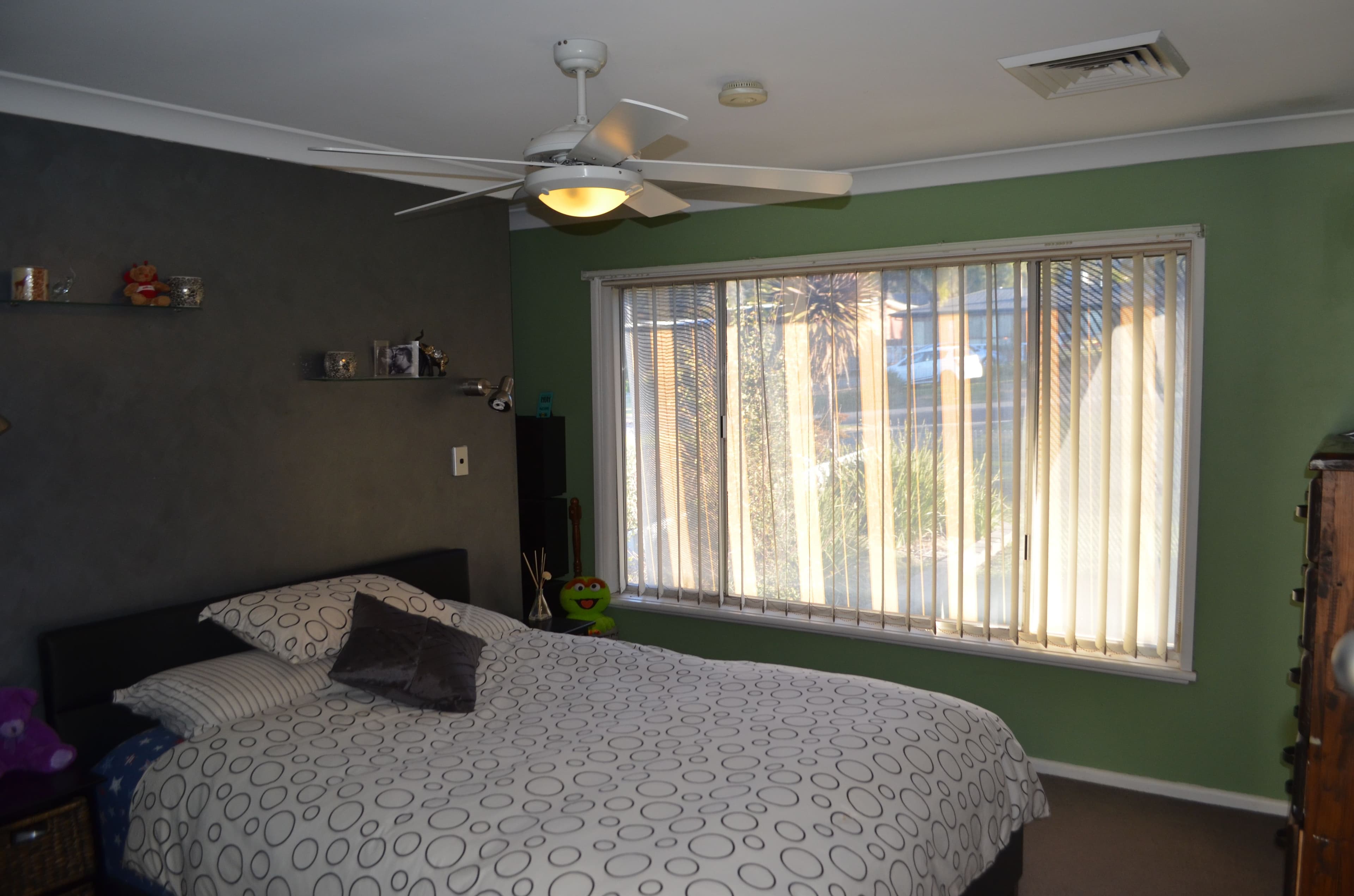 70 Coronet Crescent, Burleigh Waters QLD 4220, Burleigh Waters - Thumbnail 2