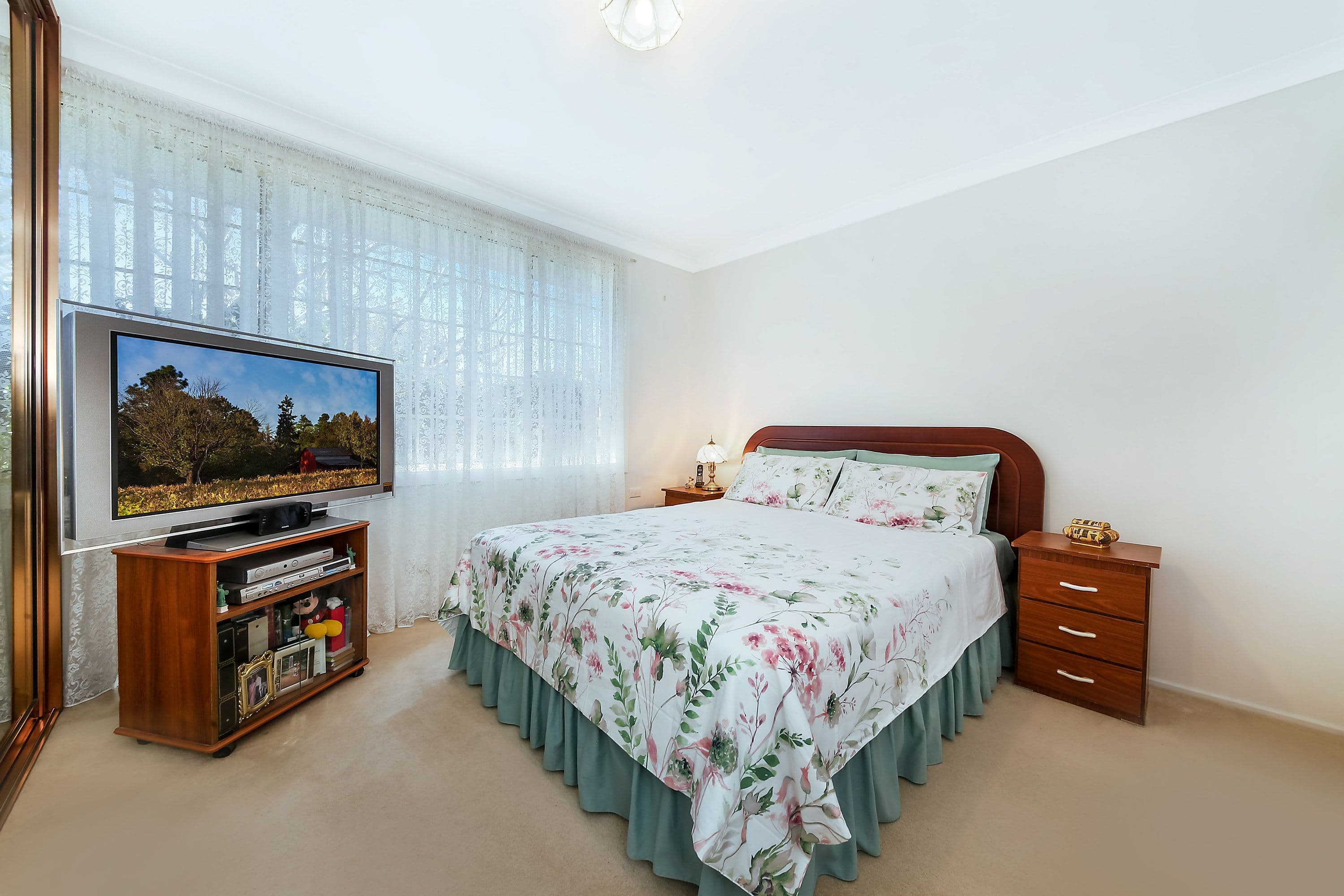 9 Glenbrook Crescent, Georges Hall - Thumbnail 5
