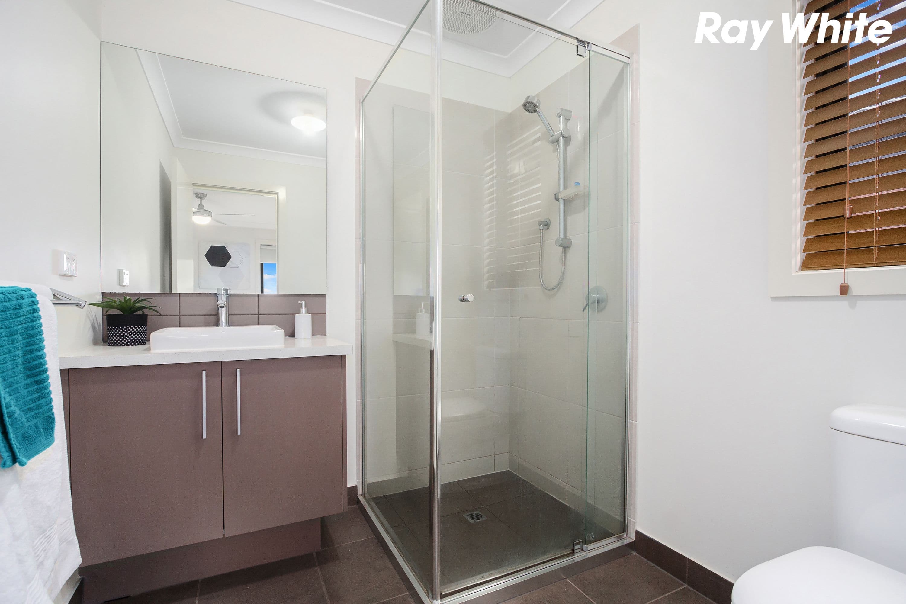 82 Belmont Crescent, Pakenham VIC 3810, Pakenham - Thumbnail 3