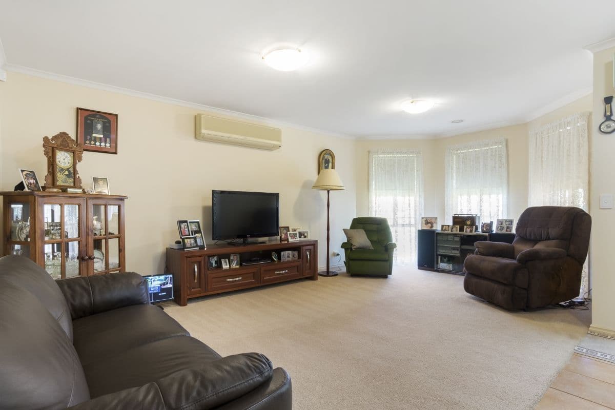 2 Oaktree Avenue, Wyndham Vale VIC 3024, Wyndham Vale - Thumbnail 4