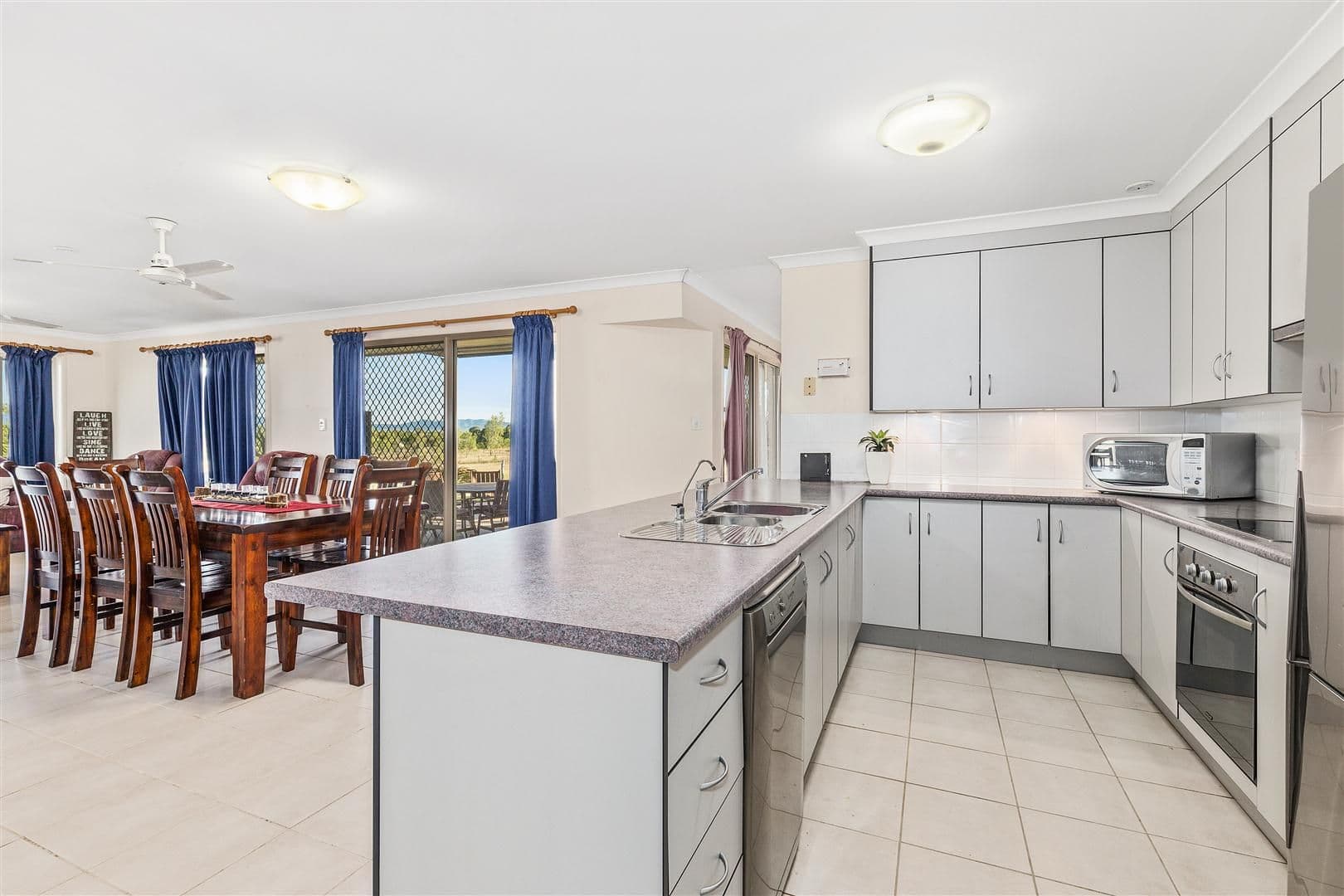 18 Latimer Avenue, Gracemere QLD 4702, Gracemere - Thumbnail 2
