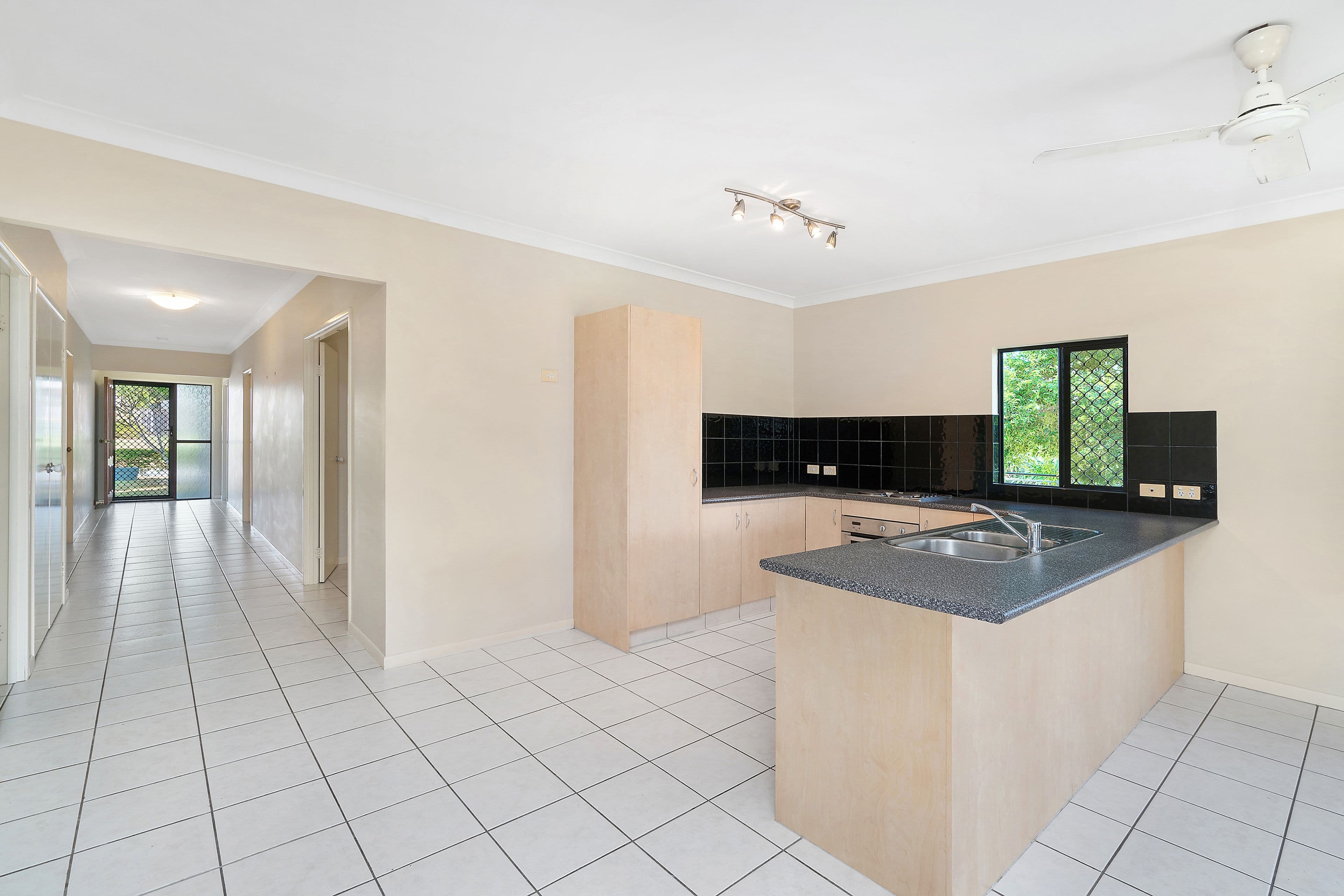 4 Picnic Street, White Rock QLD 4868, White Rock - Thumbnail 3