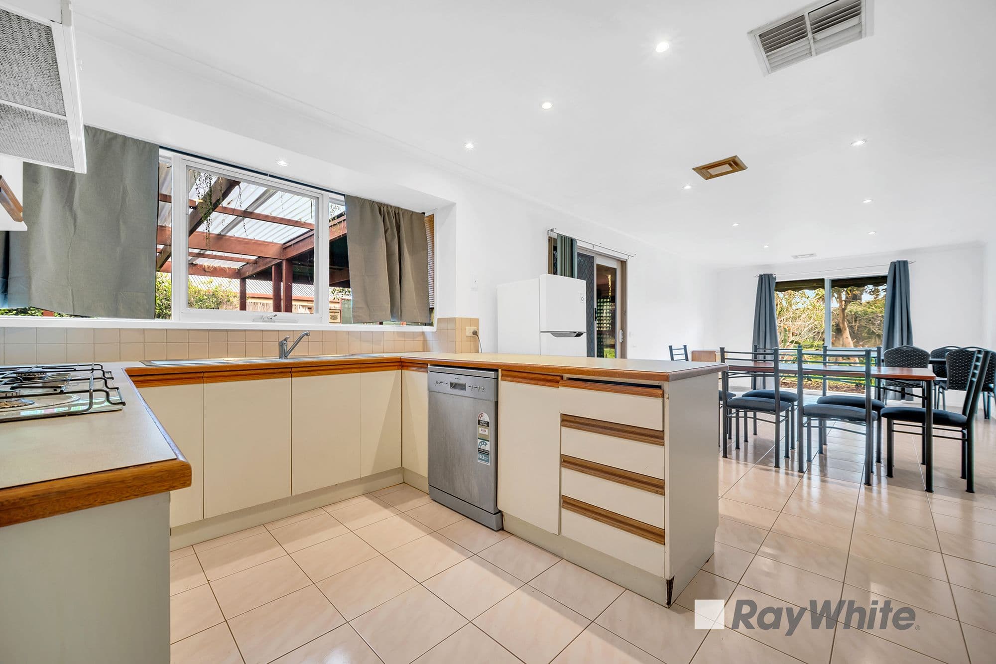 19 Baringa Park Drive, Narre Warren South VIC 3805, Narre Warren South - Thumbnail 3