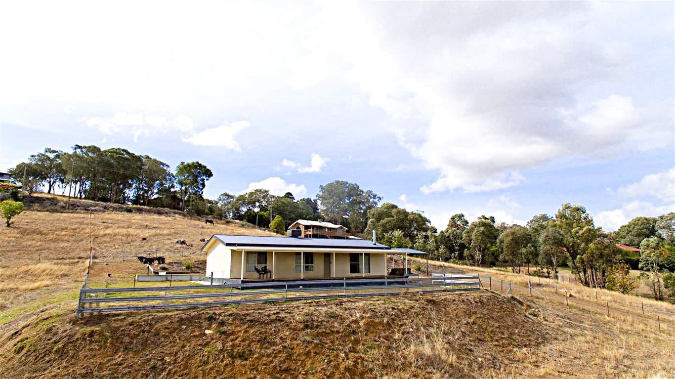 69 Fairway Drive, Tumut - Image 1