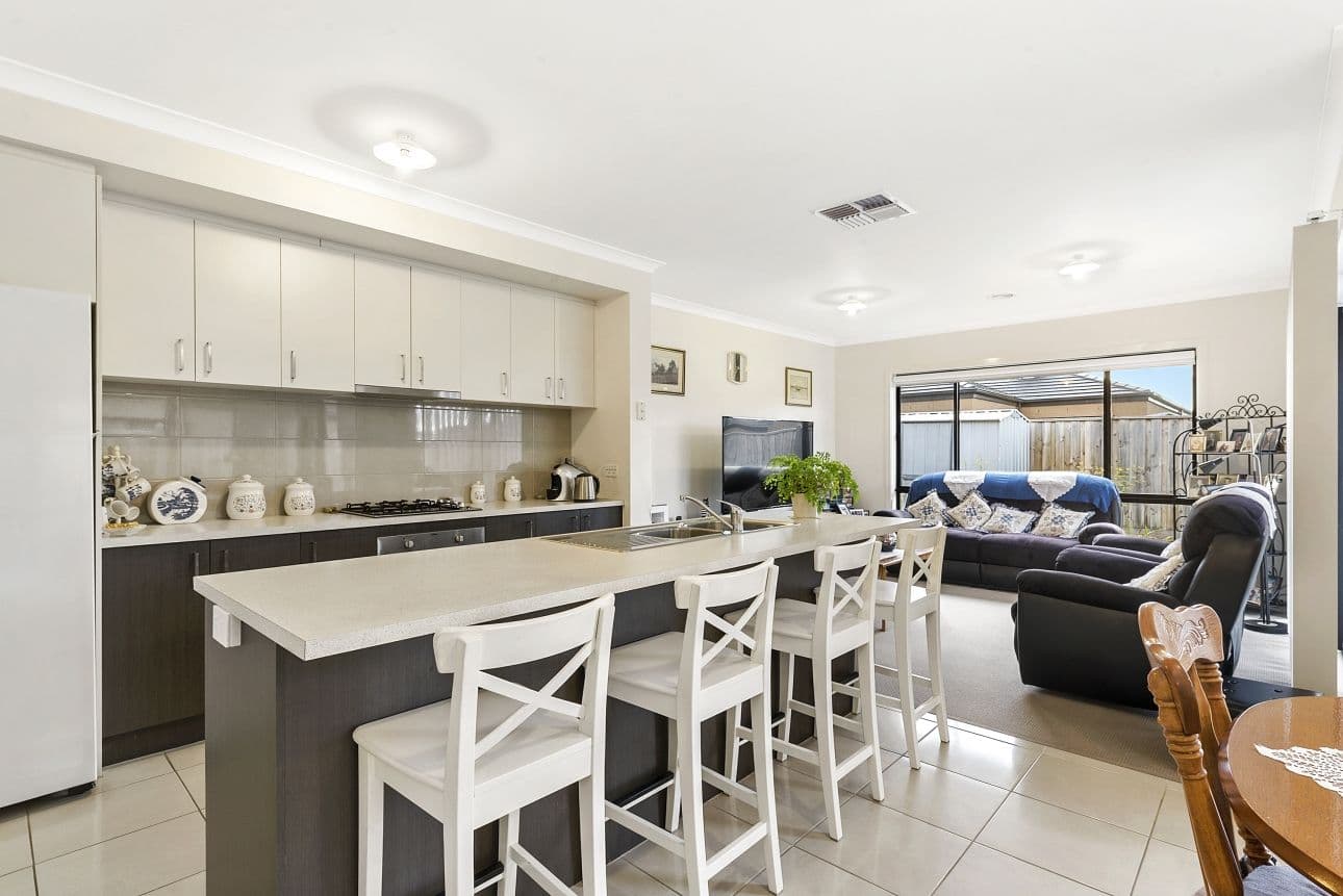 8 Wurrook Circuit, North Geelong VIC 3215, North Geelong - Thumbnail 2