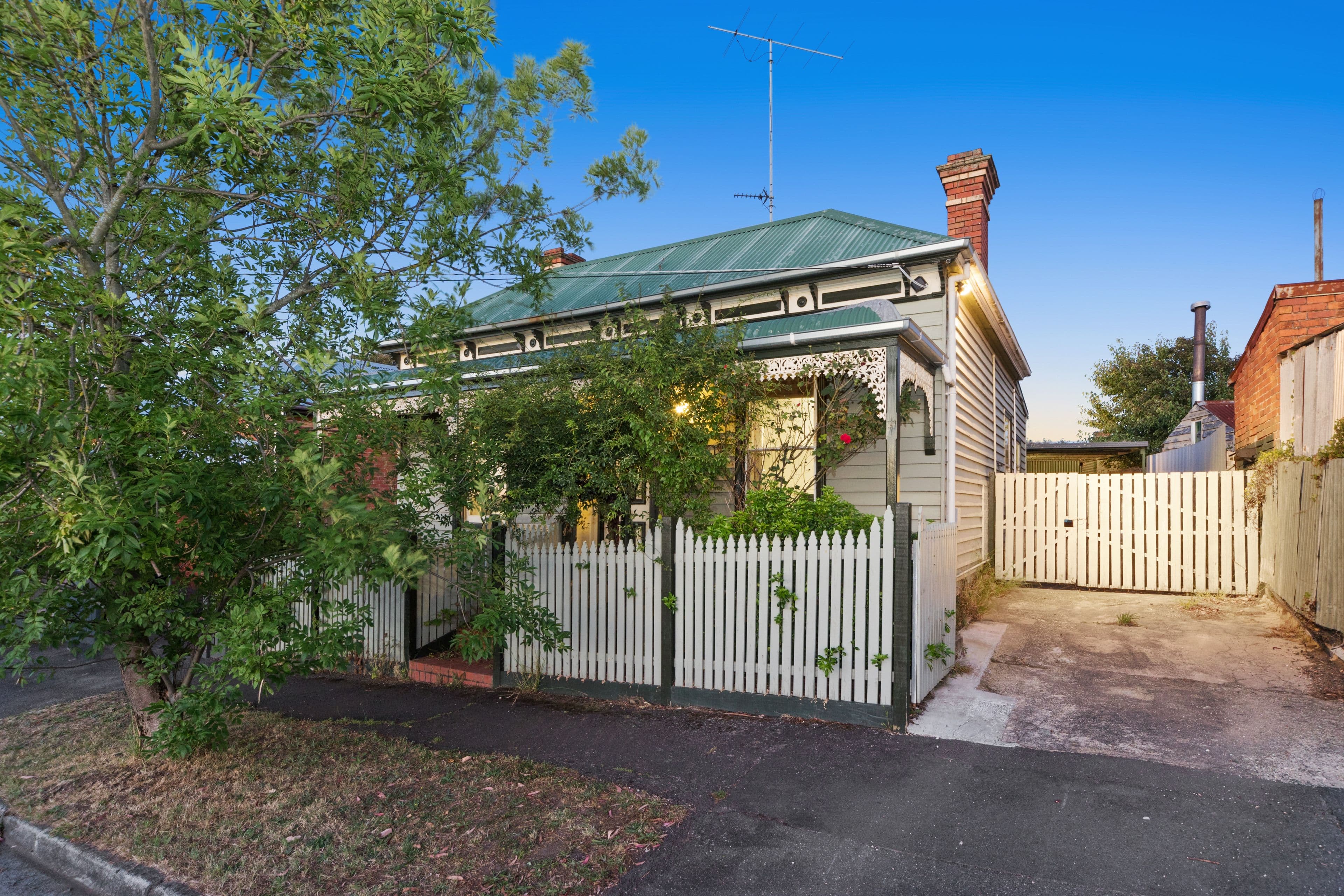 15 Young Street, Golden Point VIC 3350, Golden Point - Image 1