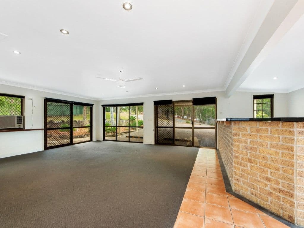 8 Mendooran Court, Oxenford QLD 4210, Oxenford - Thumbnail 4