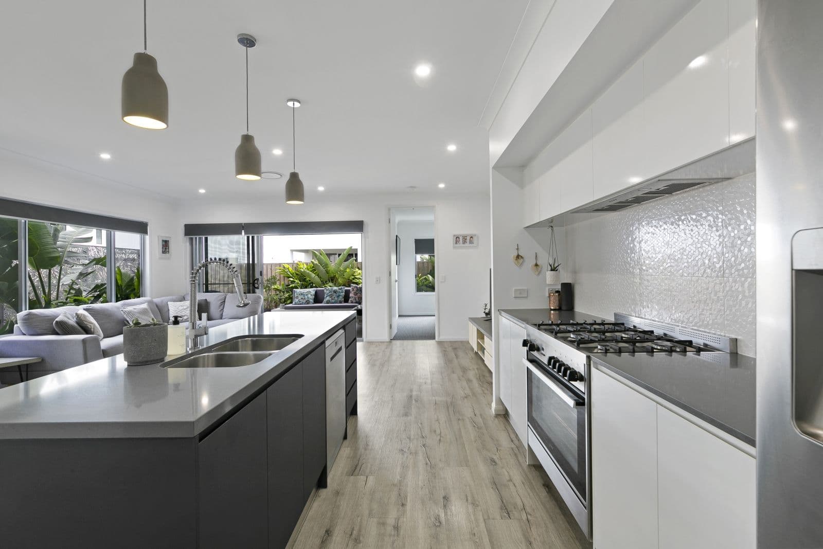 6 Jade Way, Helensvale QLD 4212, Helensvale - Thumbnail 4