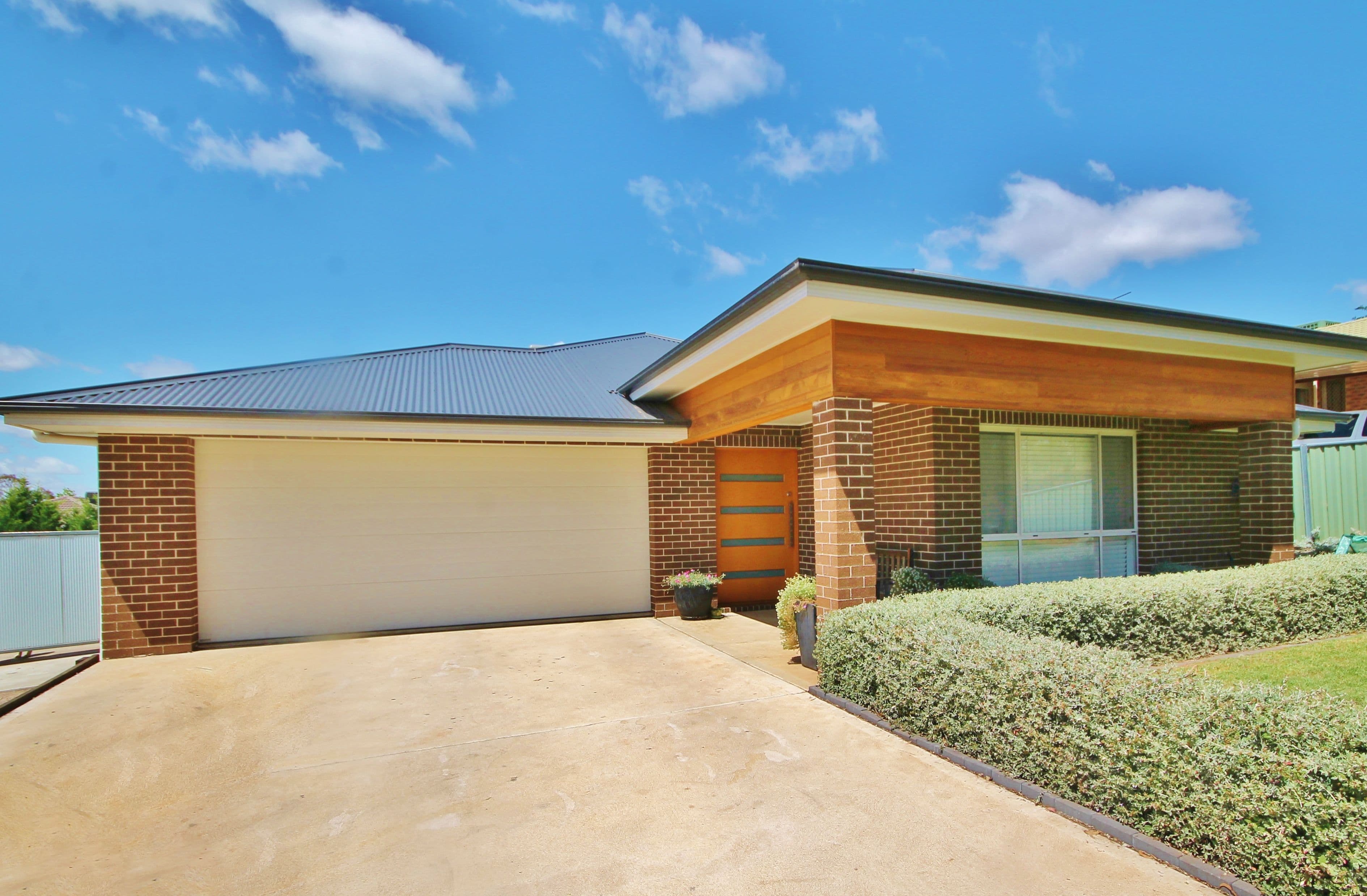 16 Orchard Street, Young - Image 1