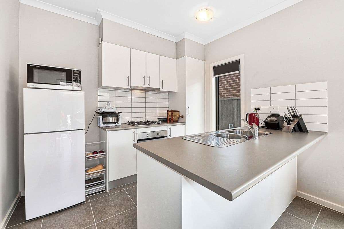 1B Burchill Avenue, Cranbourne East VIC 3977, Cranbourne East - Thumbnail 6