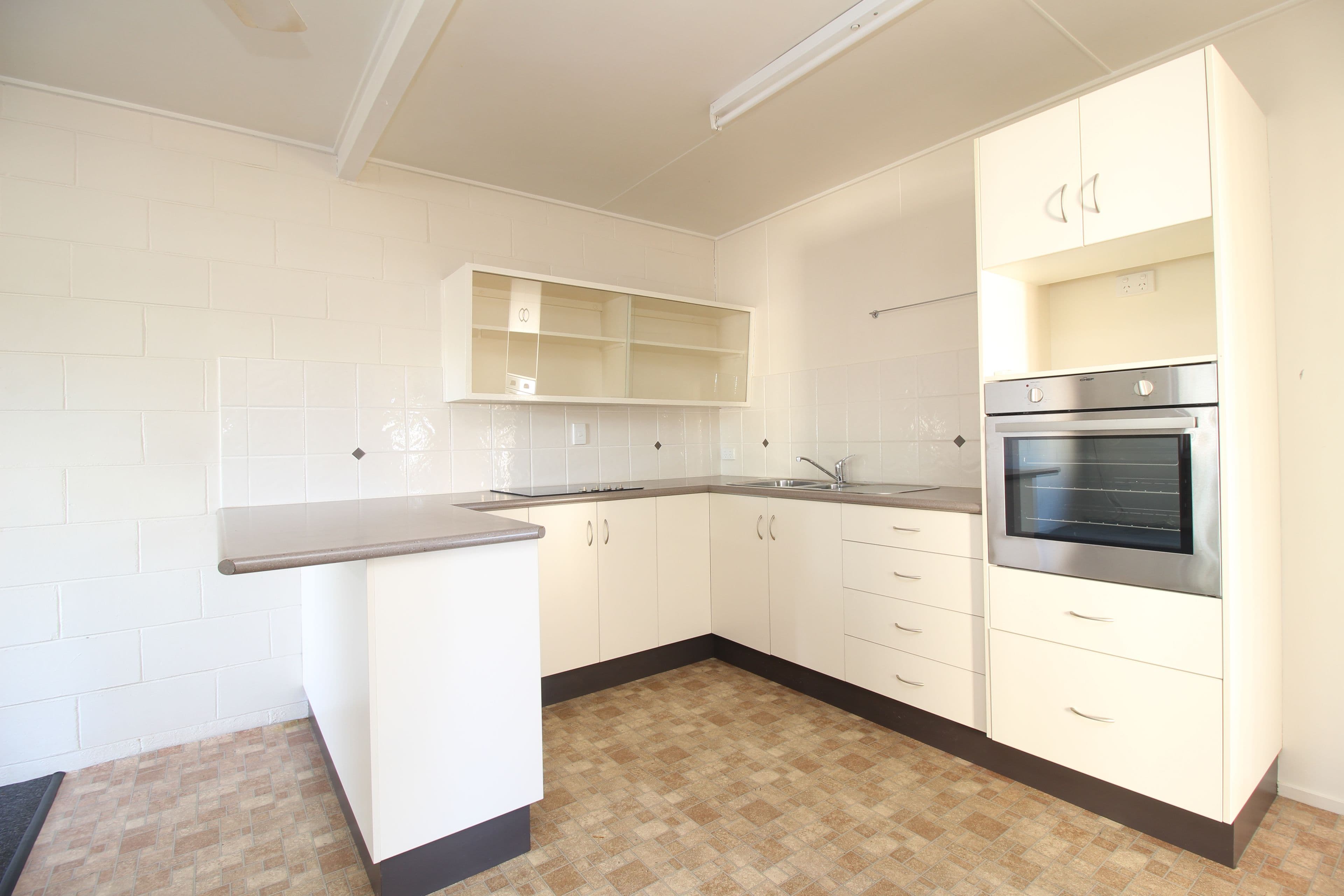 55 Esmond Street, Emerald QLD 4720, Emerald - Thumbnail 2