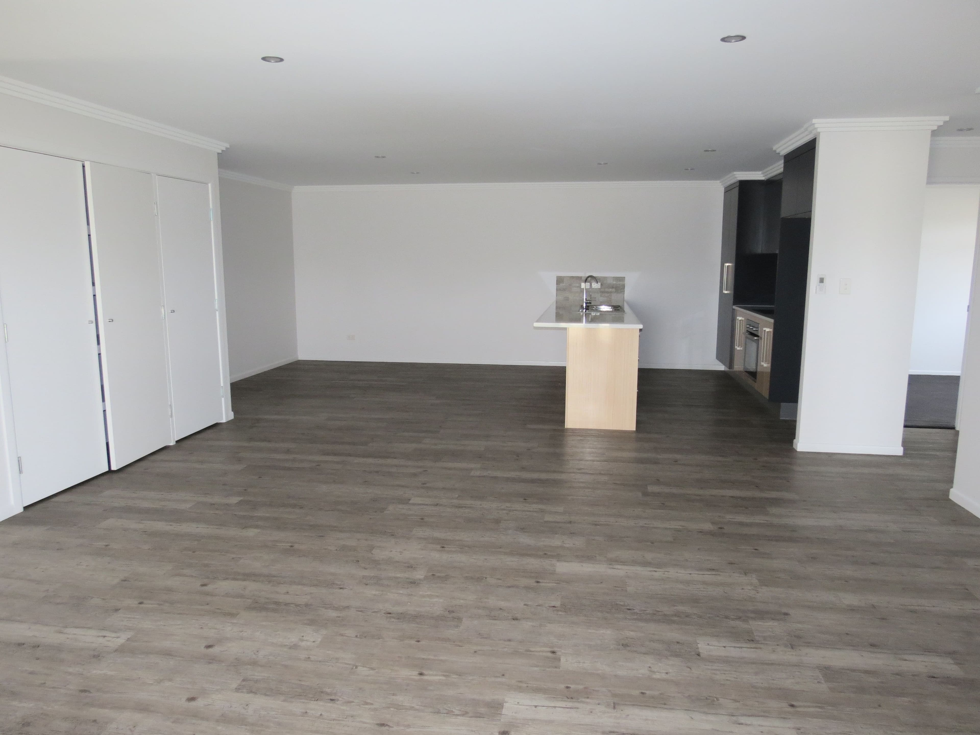 10 Milliken Street, Emerald QLD 4720, Emerald - Thumbnail 7