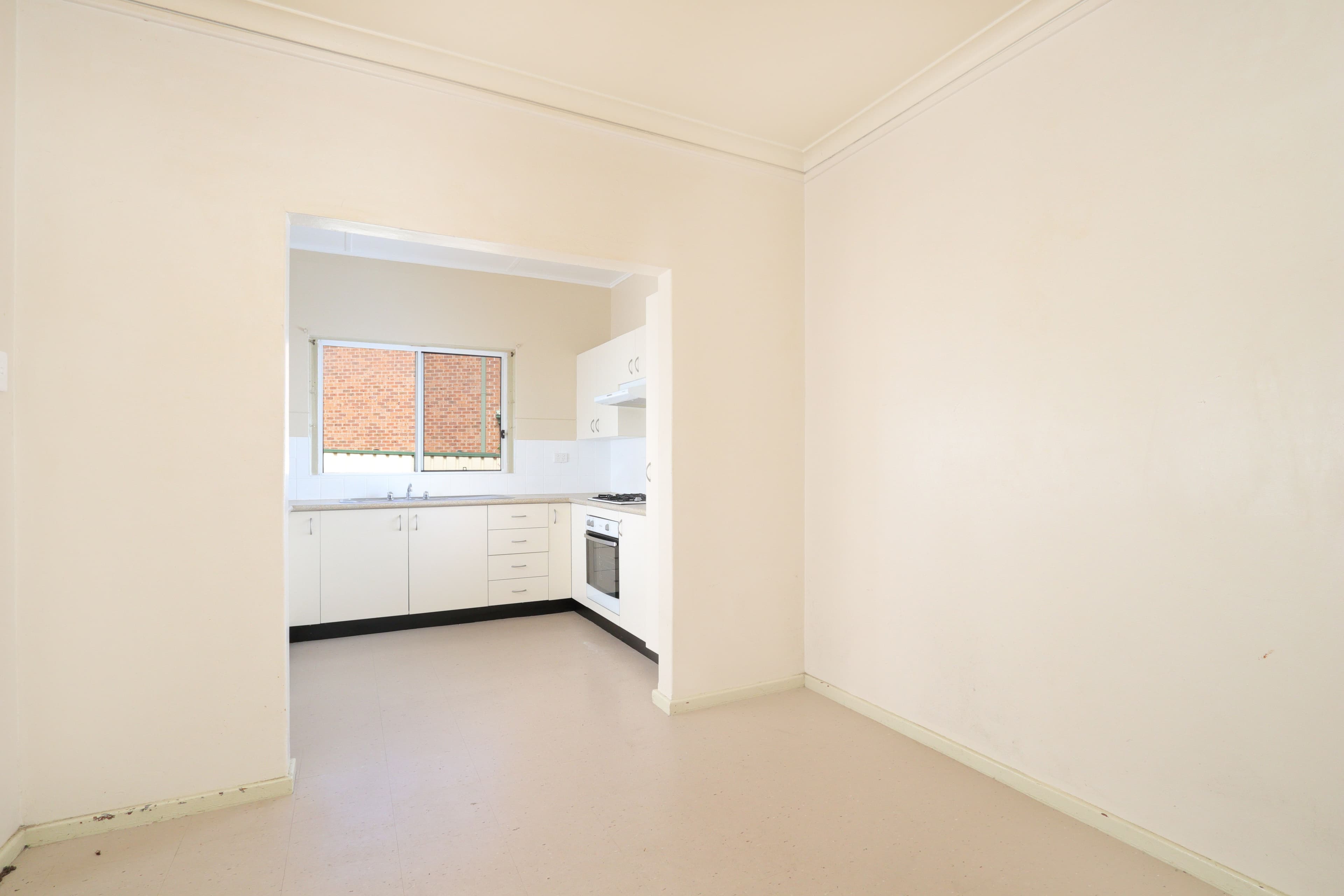 35 Basil Road, Bexley - Thumbnail 4