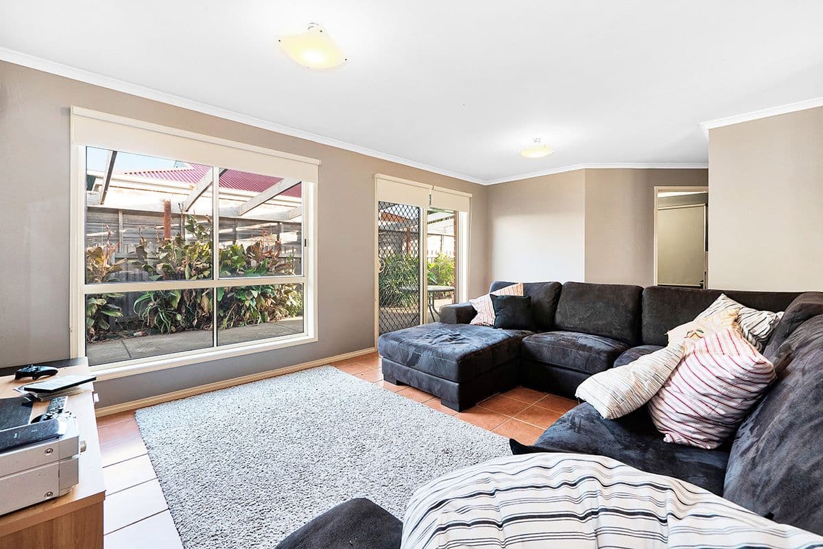 7 Cambridge Close, Cranbourne East VIC 3977, Cranbourne East - Thumbnail 3