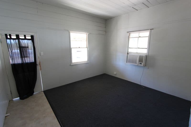 11 Ridgeway Street, Charleville QLD 4470, Charleville - Thumbnail 4