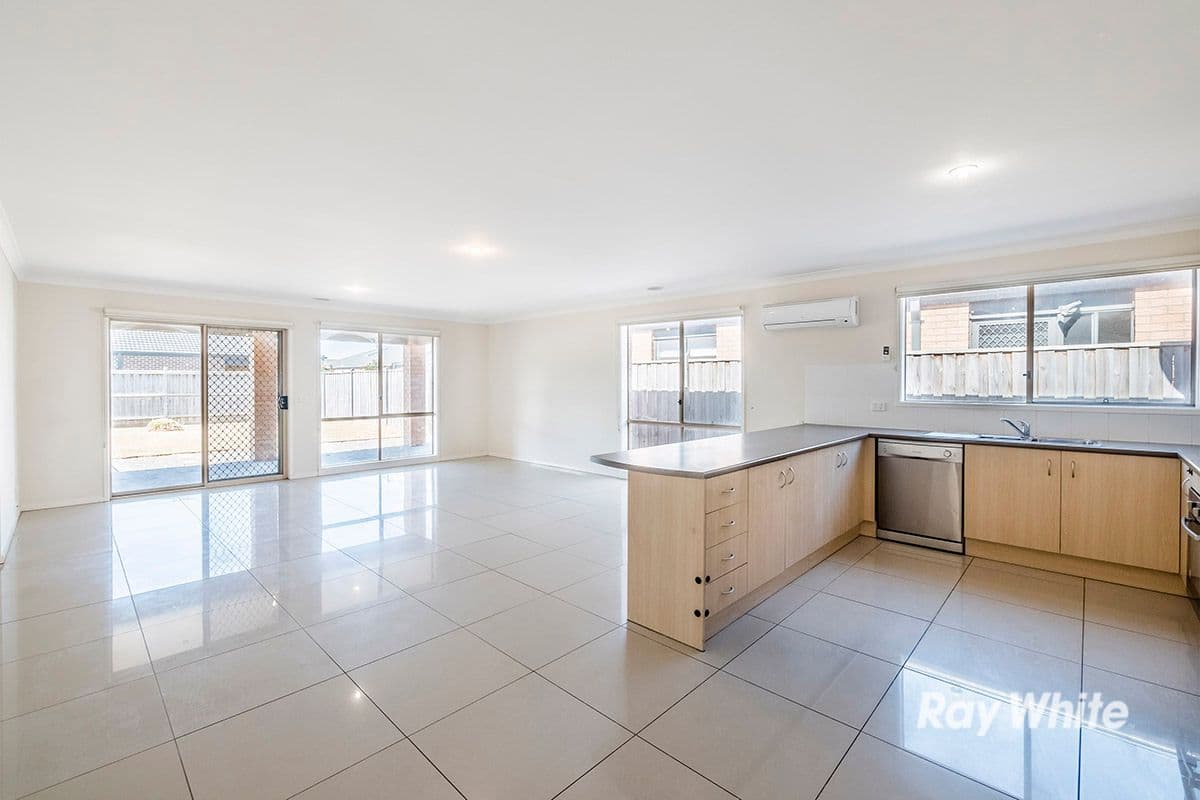 92 William Thwaites Boulevard, Cranbourne North VIC 3977, Cranbourne North - Thumbnail 7