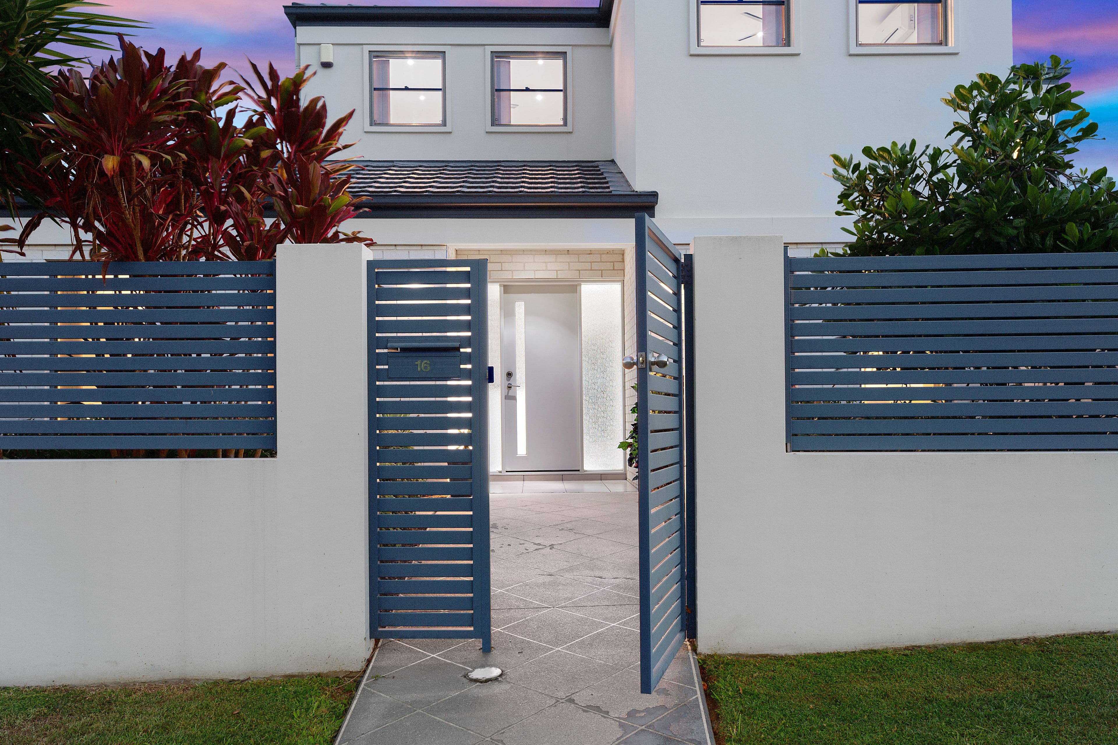 16 Royal Links Drive, Robina QLD 4226, Robina - Thumbnail 2