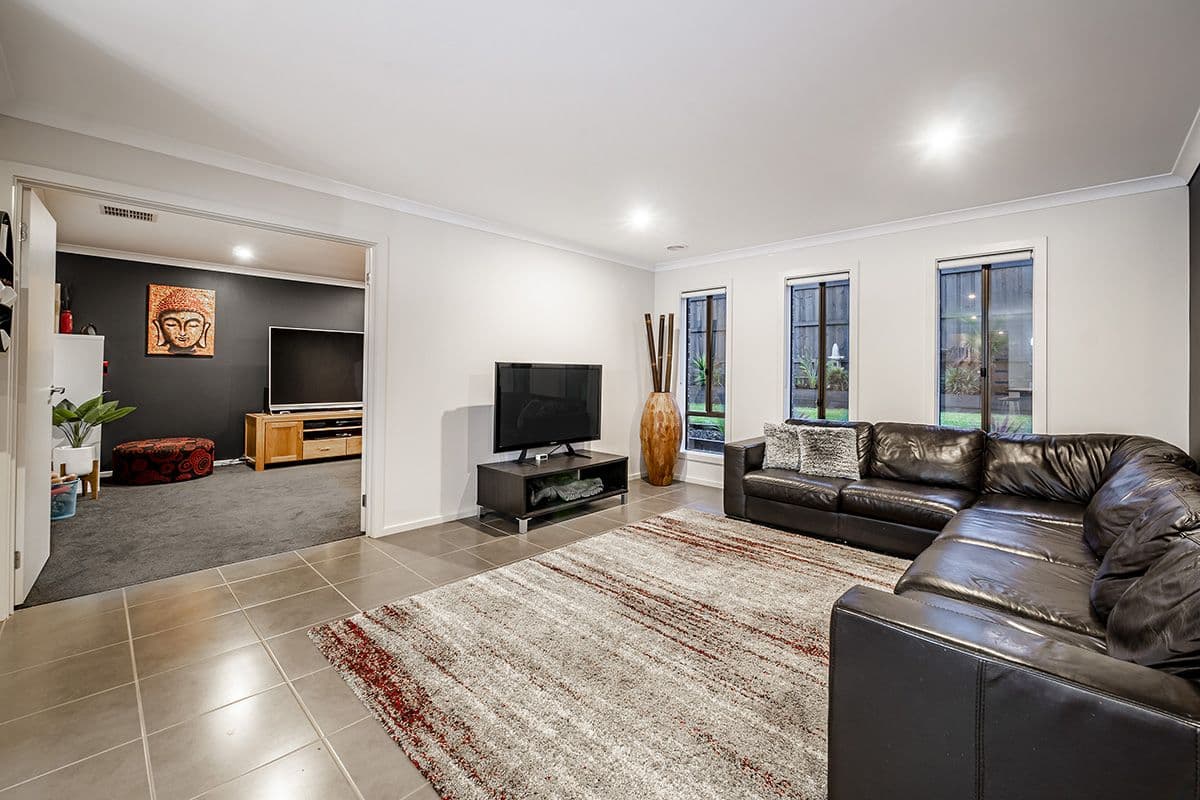 35 Viewbright Road, Clyde North VIC 3978, Clyde North - Thumbnail 5