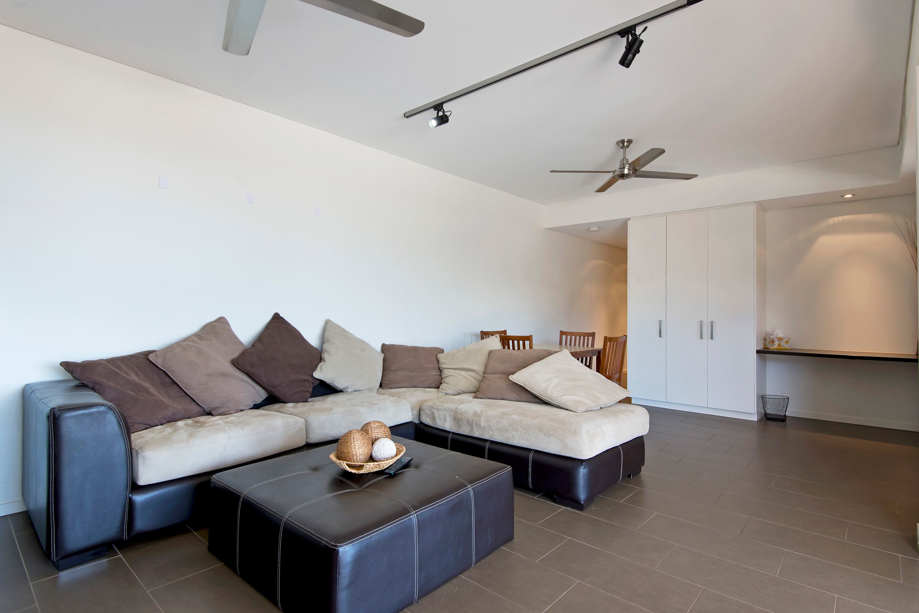 217/19 Kitchener Drive, DARWIN CITY NT 0800, Darwin City - Thumbnail 2